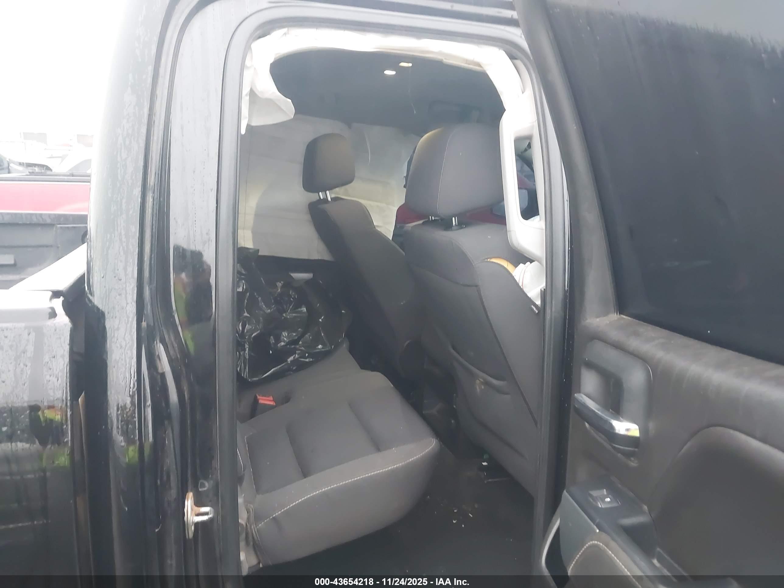 CHEVROLET SILVERADO image 8