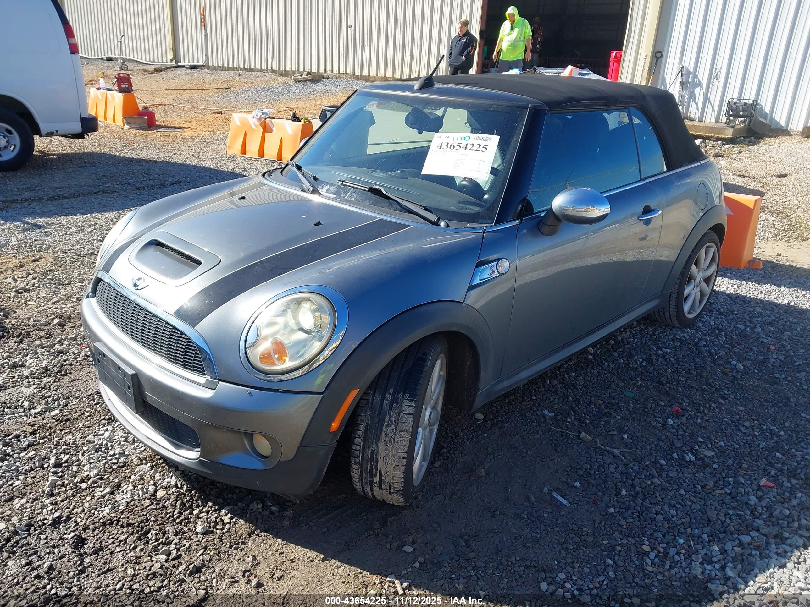 MINI COOPER image 2