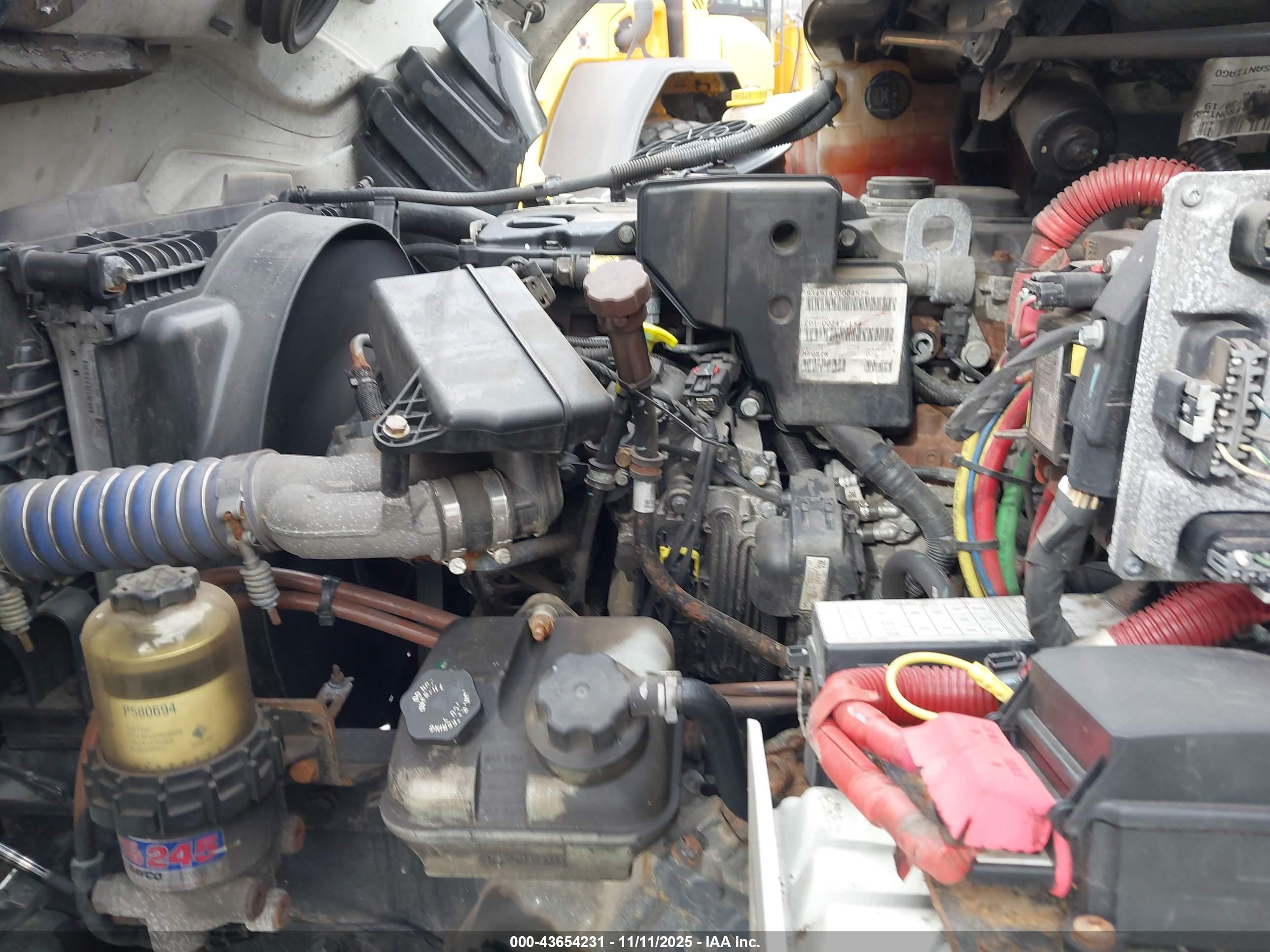 FREIGHTLINER M2 image 10