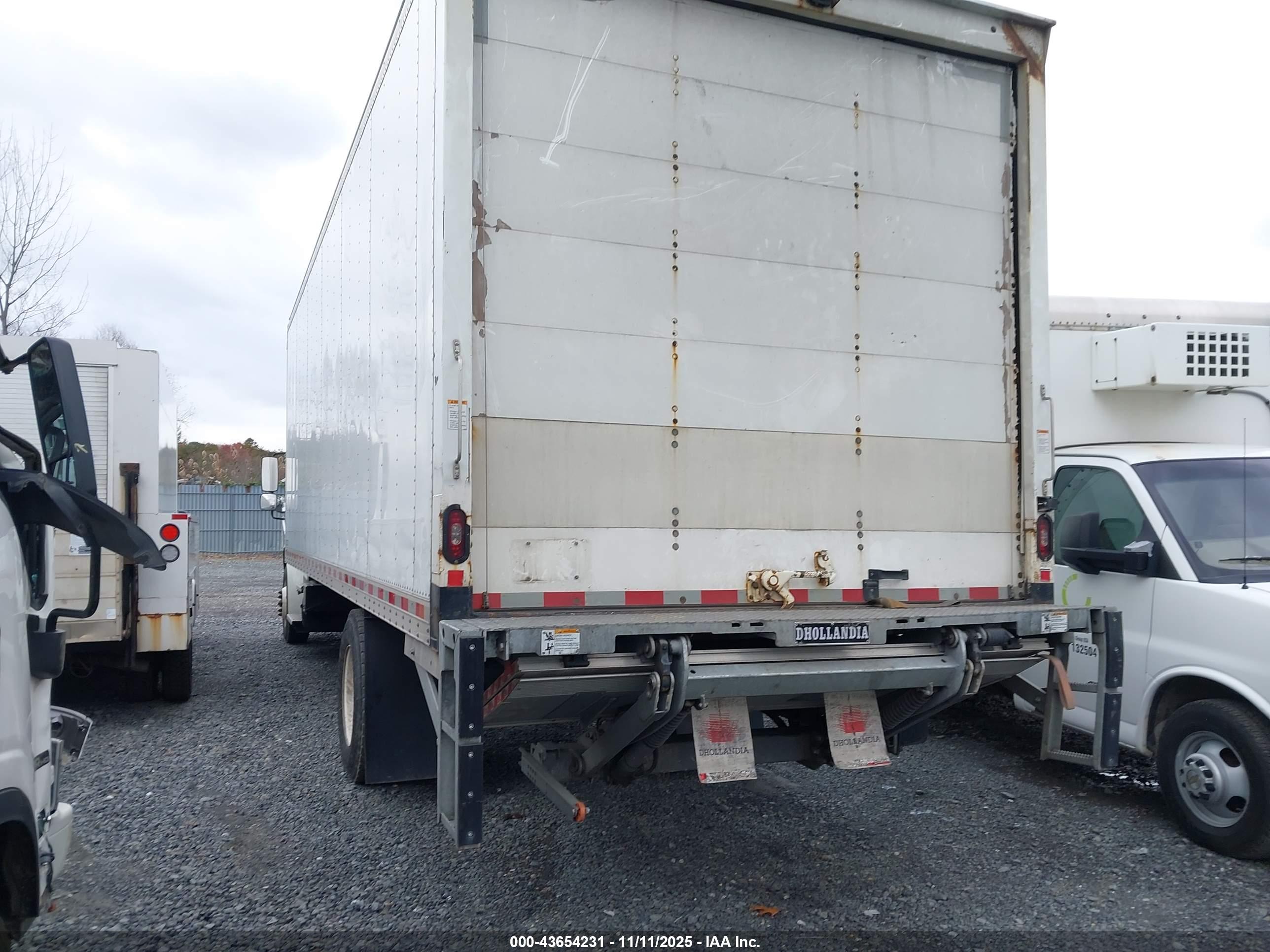 FREIGHTLINER M2 image 3