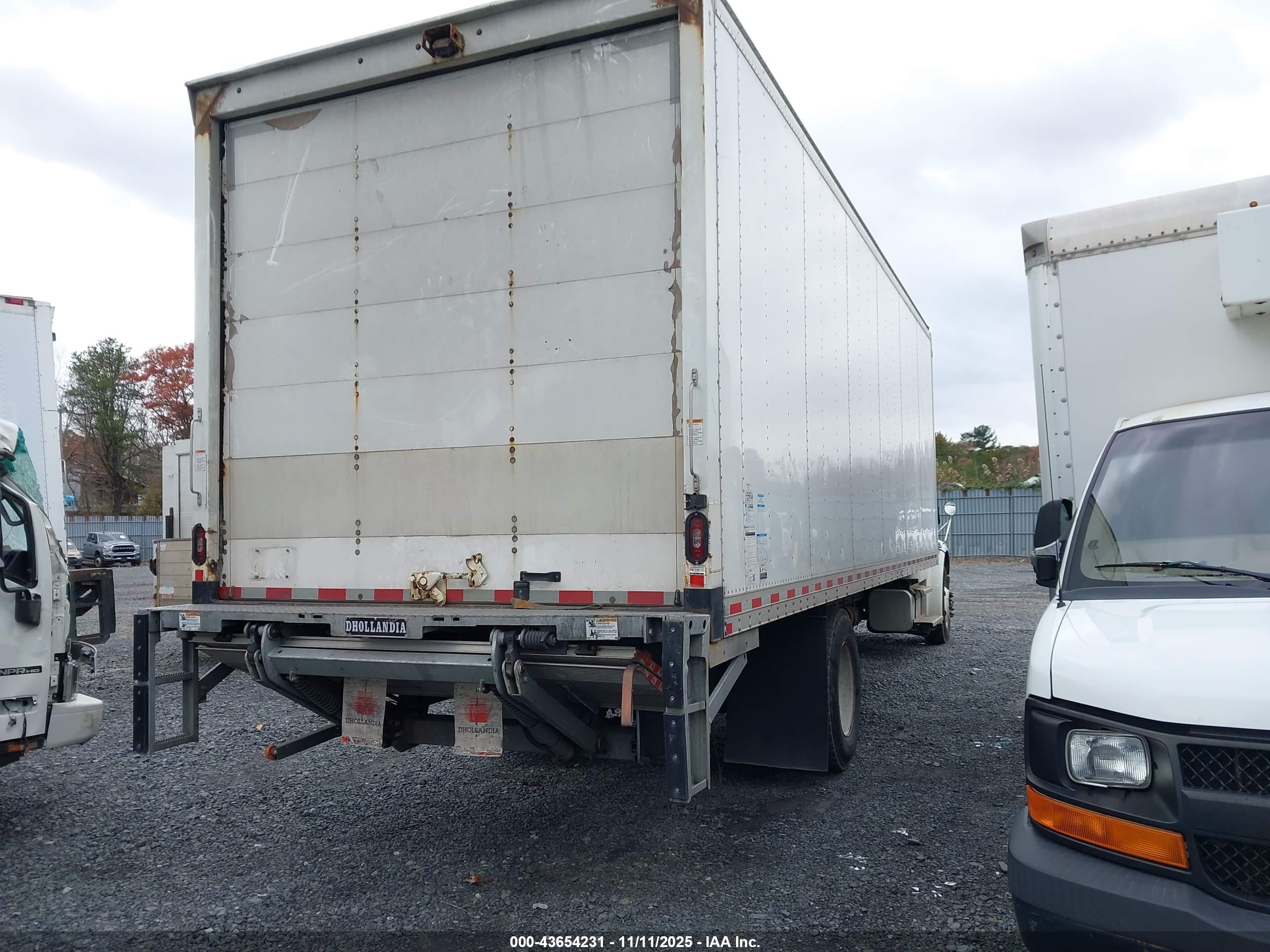FREIGHTLINER M2 image 4