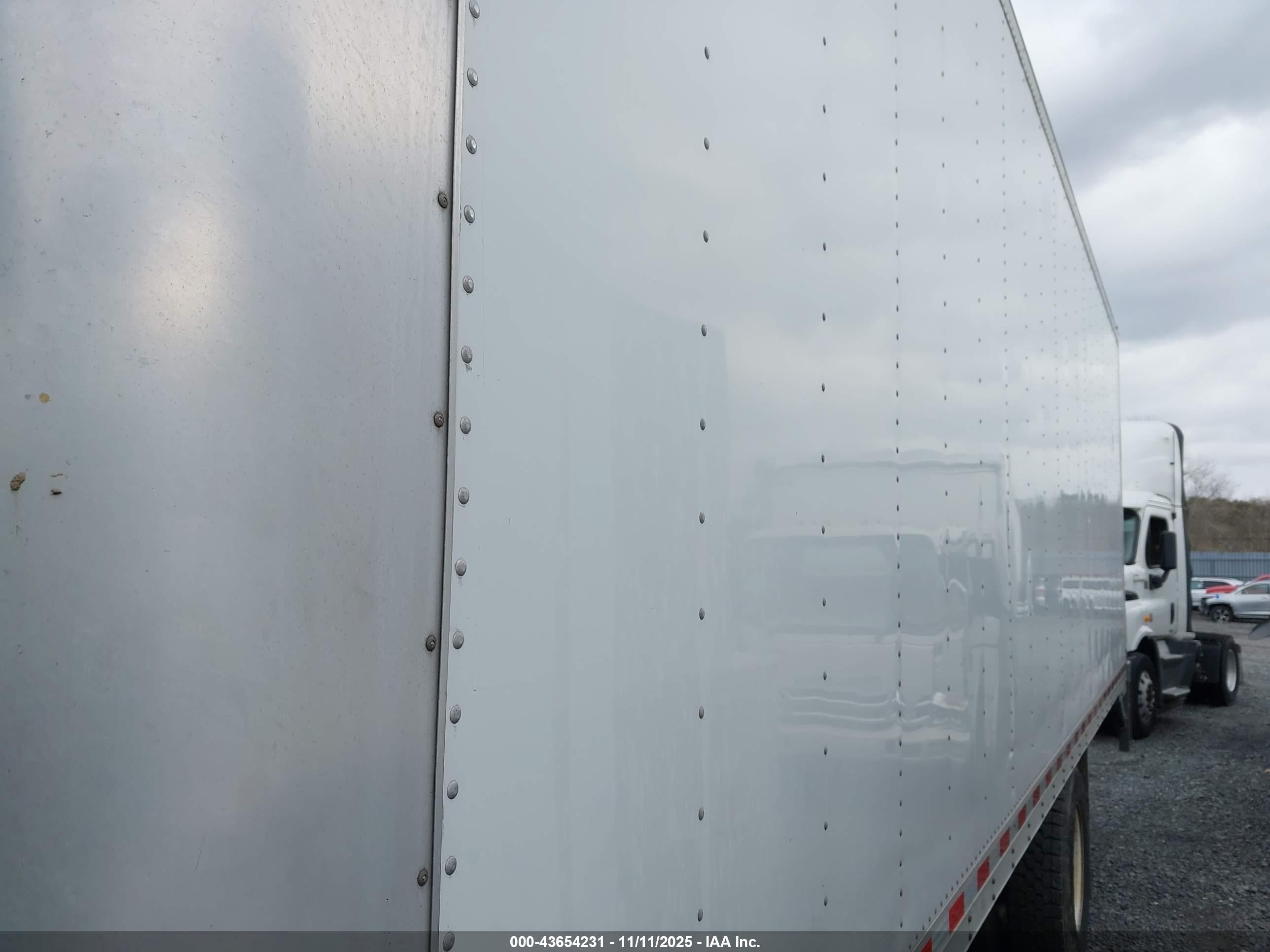FREIGHTLINER M2 image 8