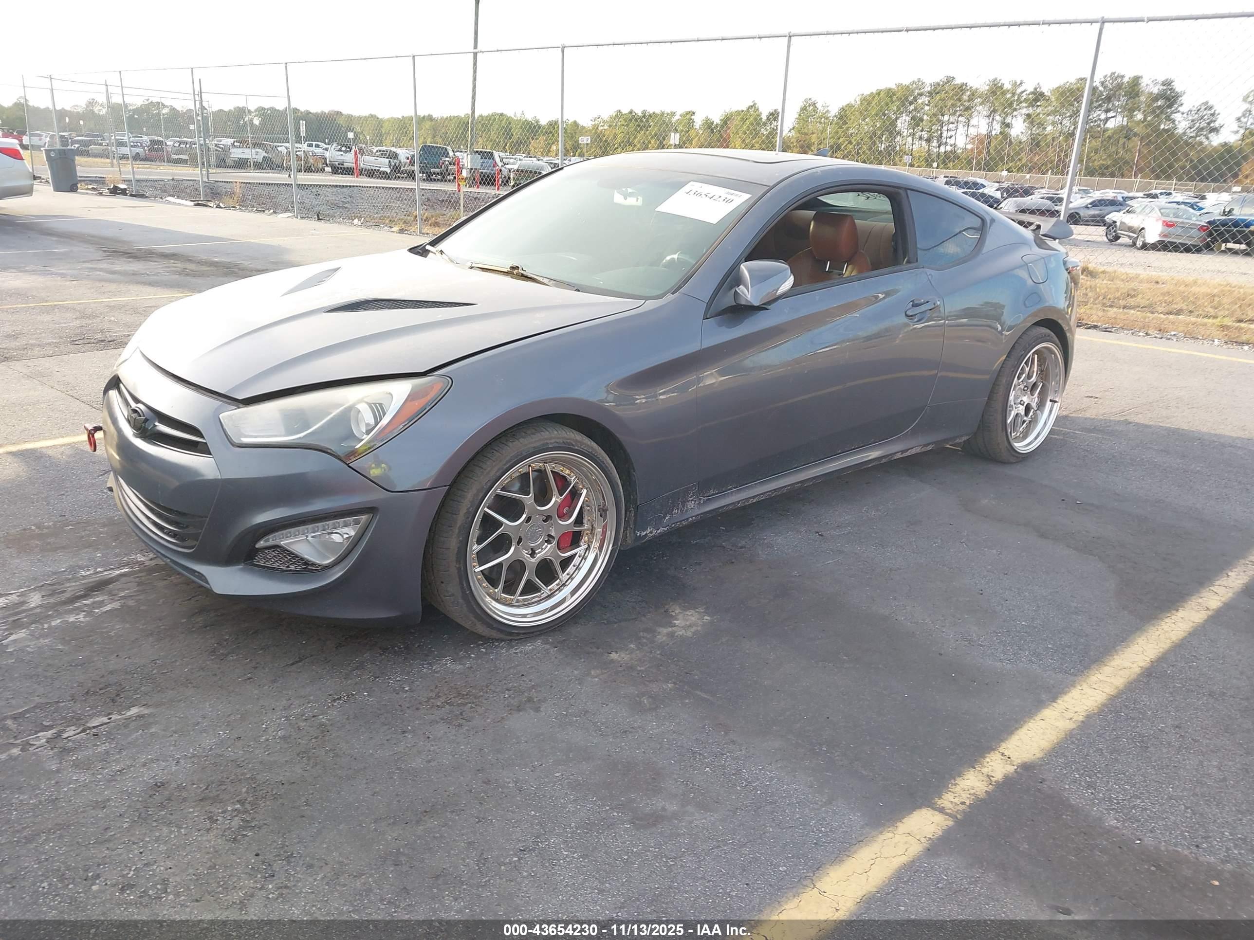 HYUNDAI GENESIS image 2