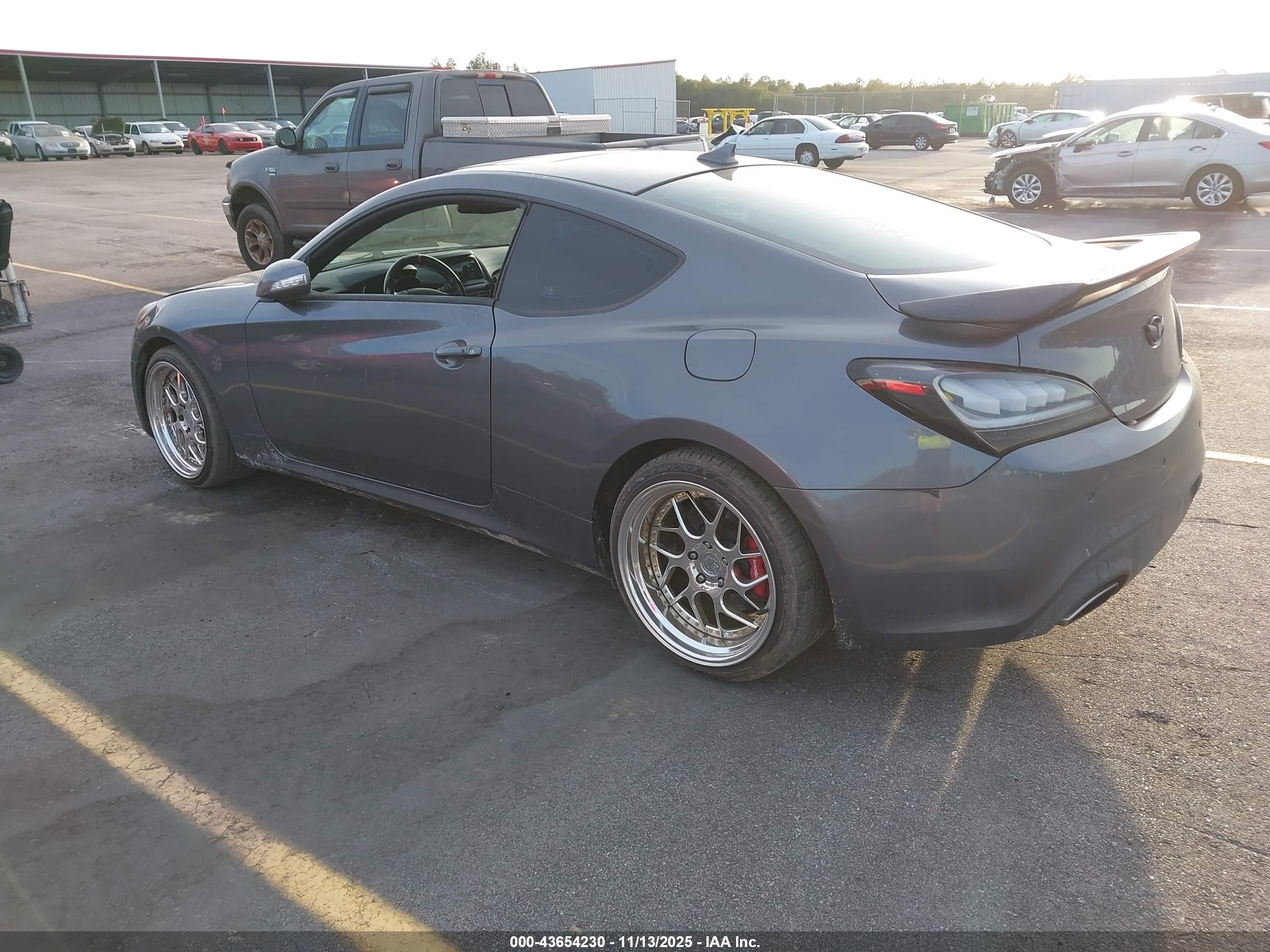 HYUNDAI GENESIS image 3