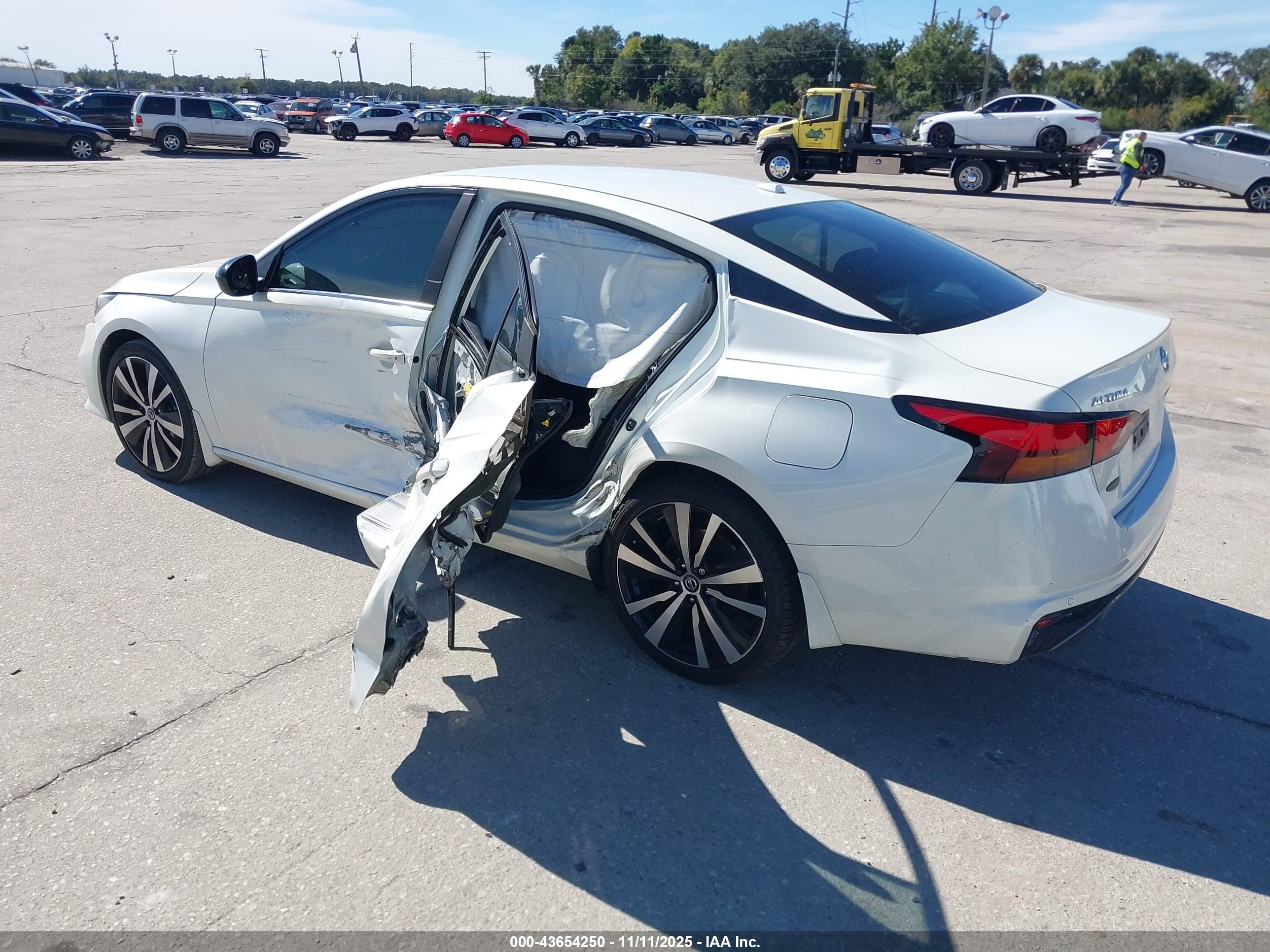NISSAN ALTIMA image 3