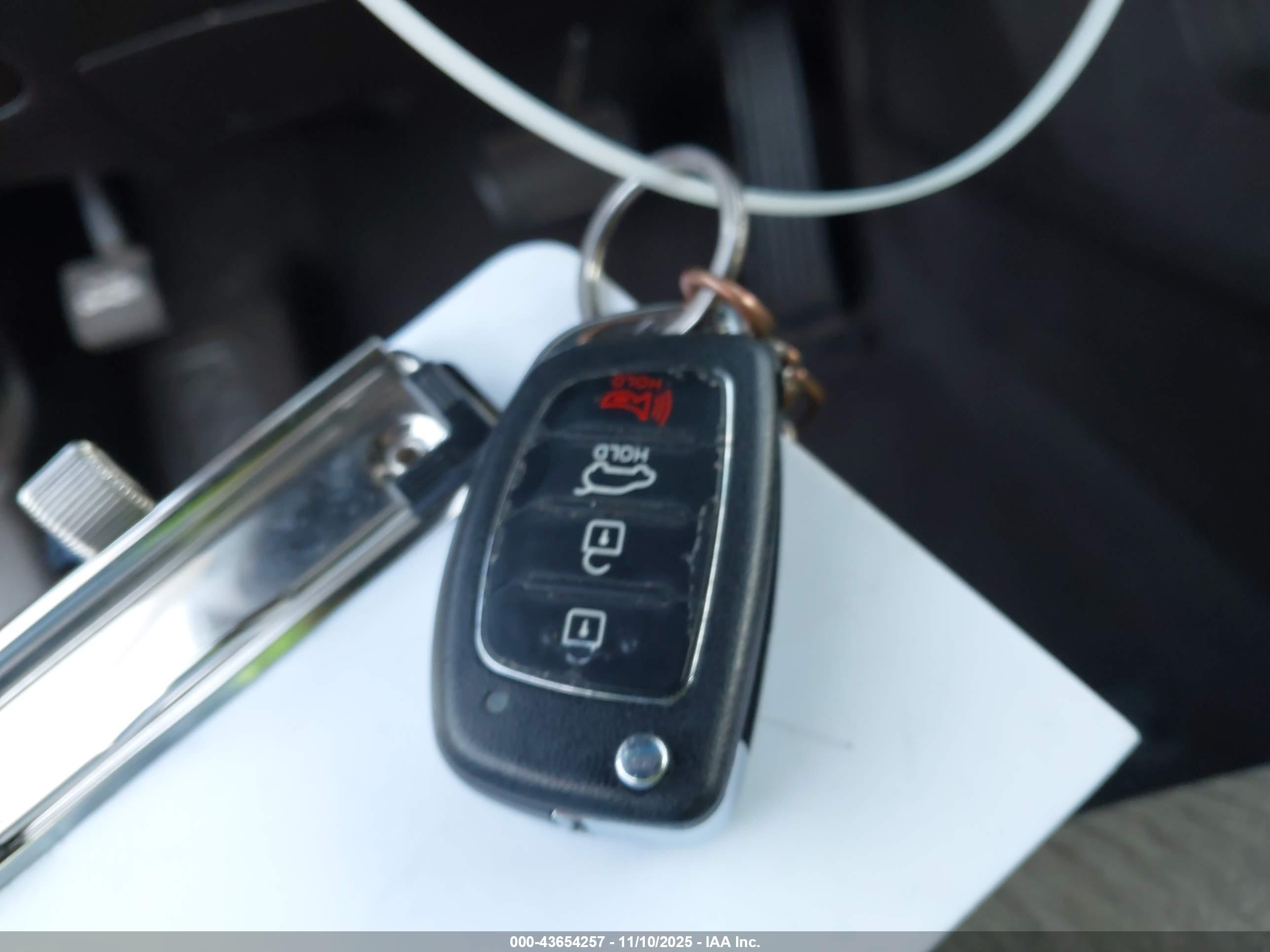 HYUNDAI SANTA image 11