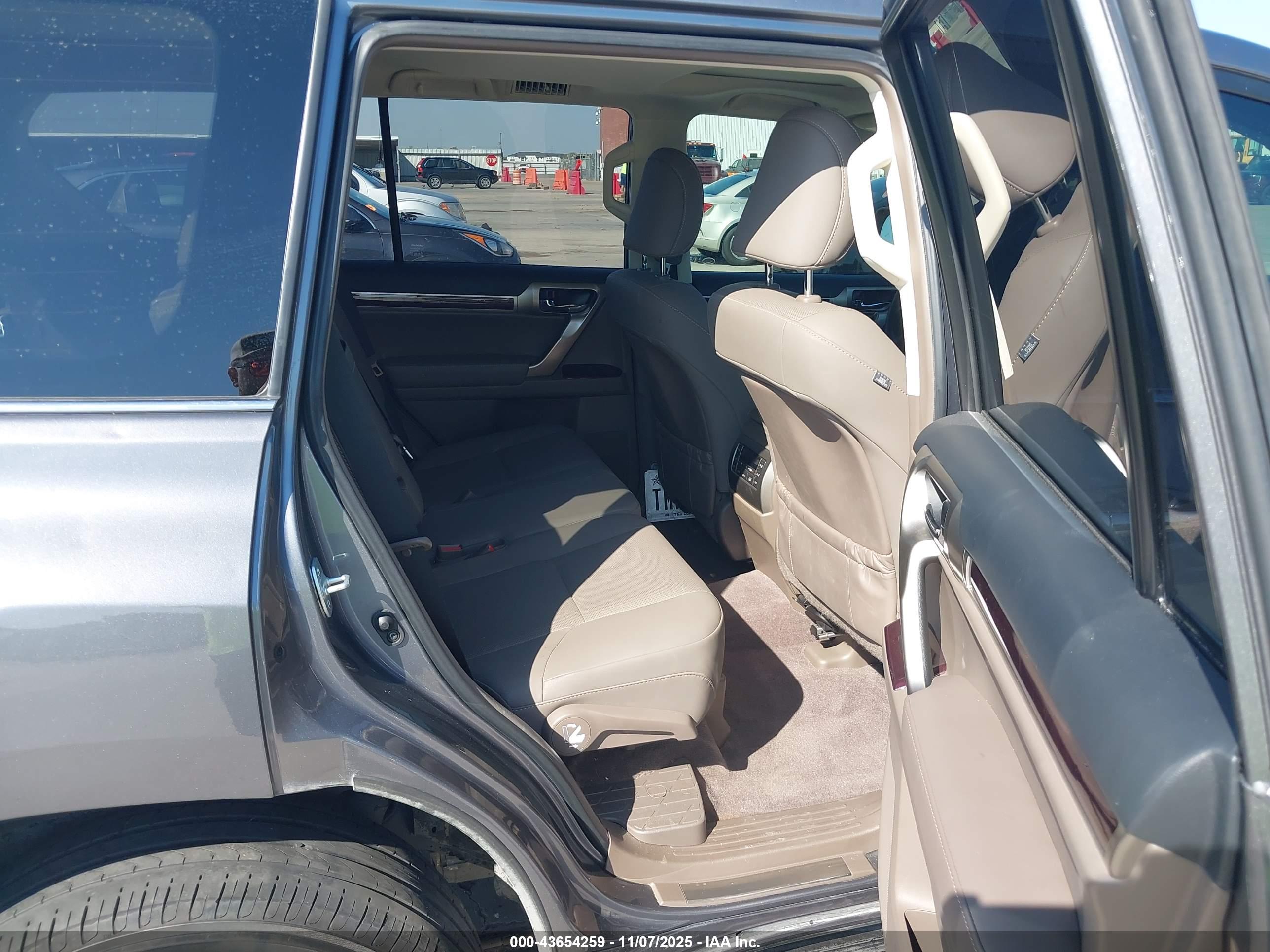 LEXUS GX image 8