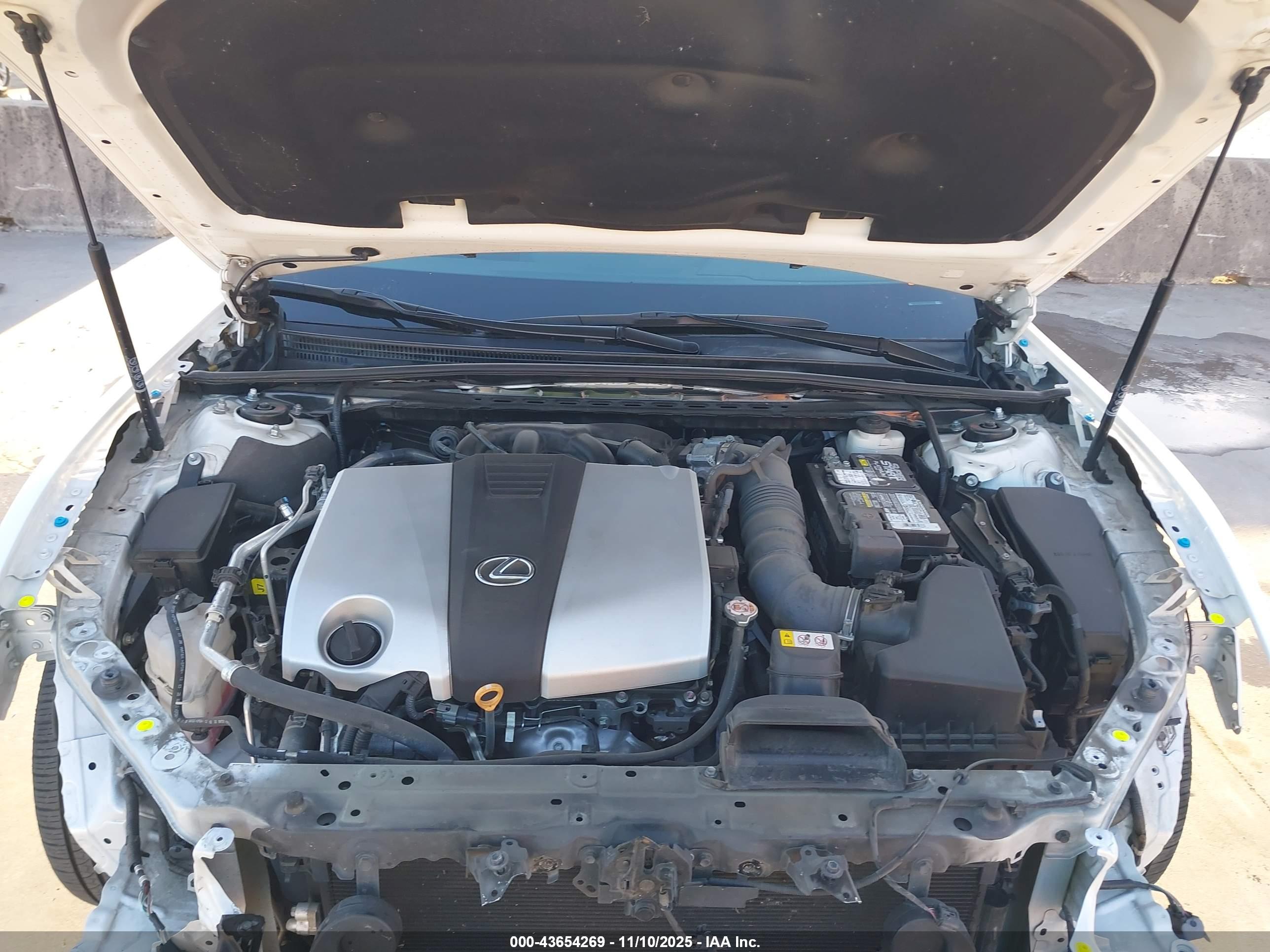 LEXUS ES image 10