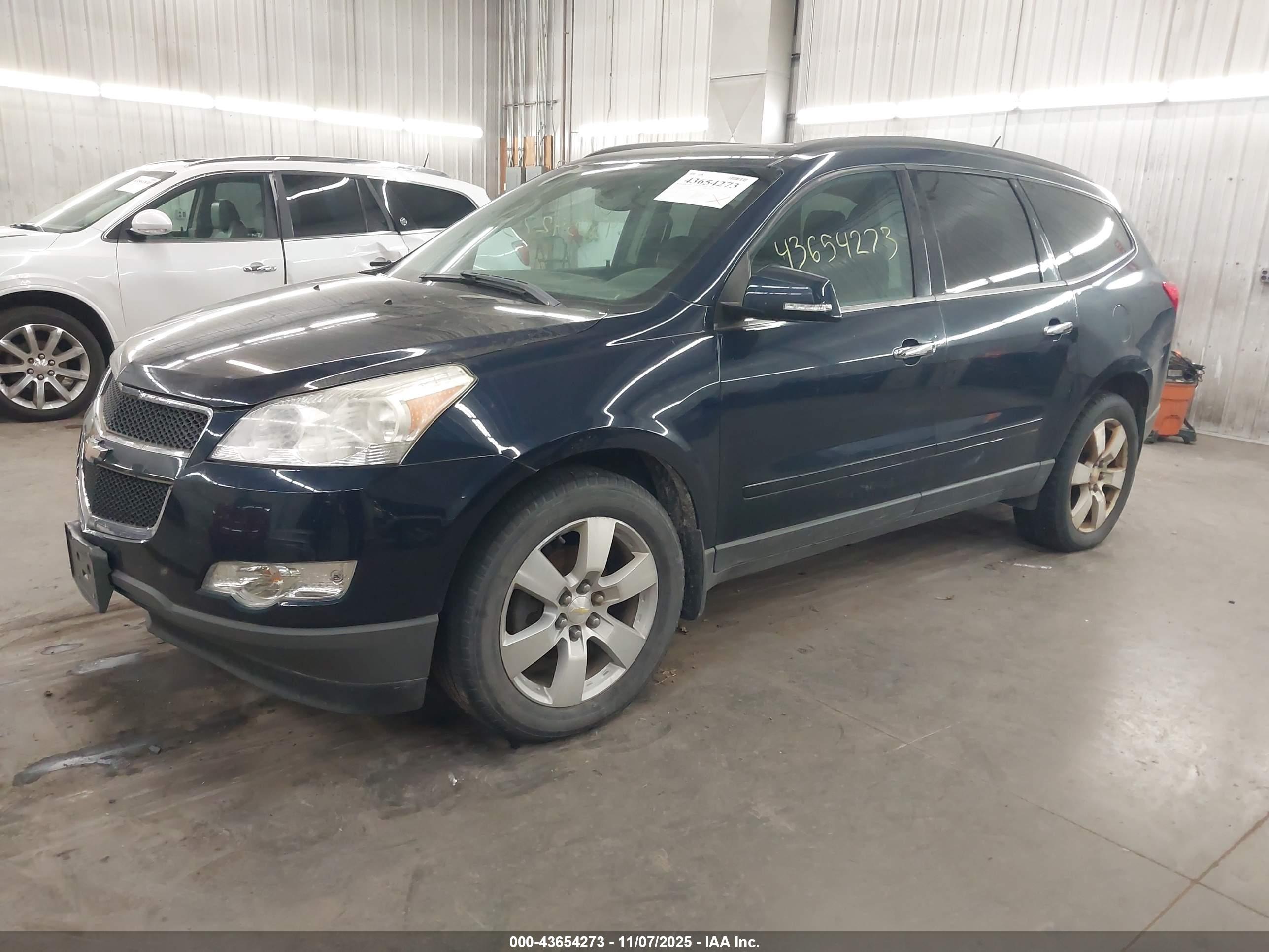 CHEVROLET TRAVERSE image 2