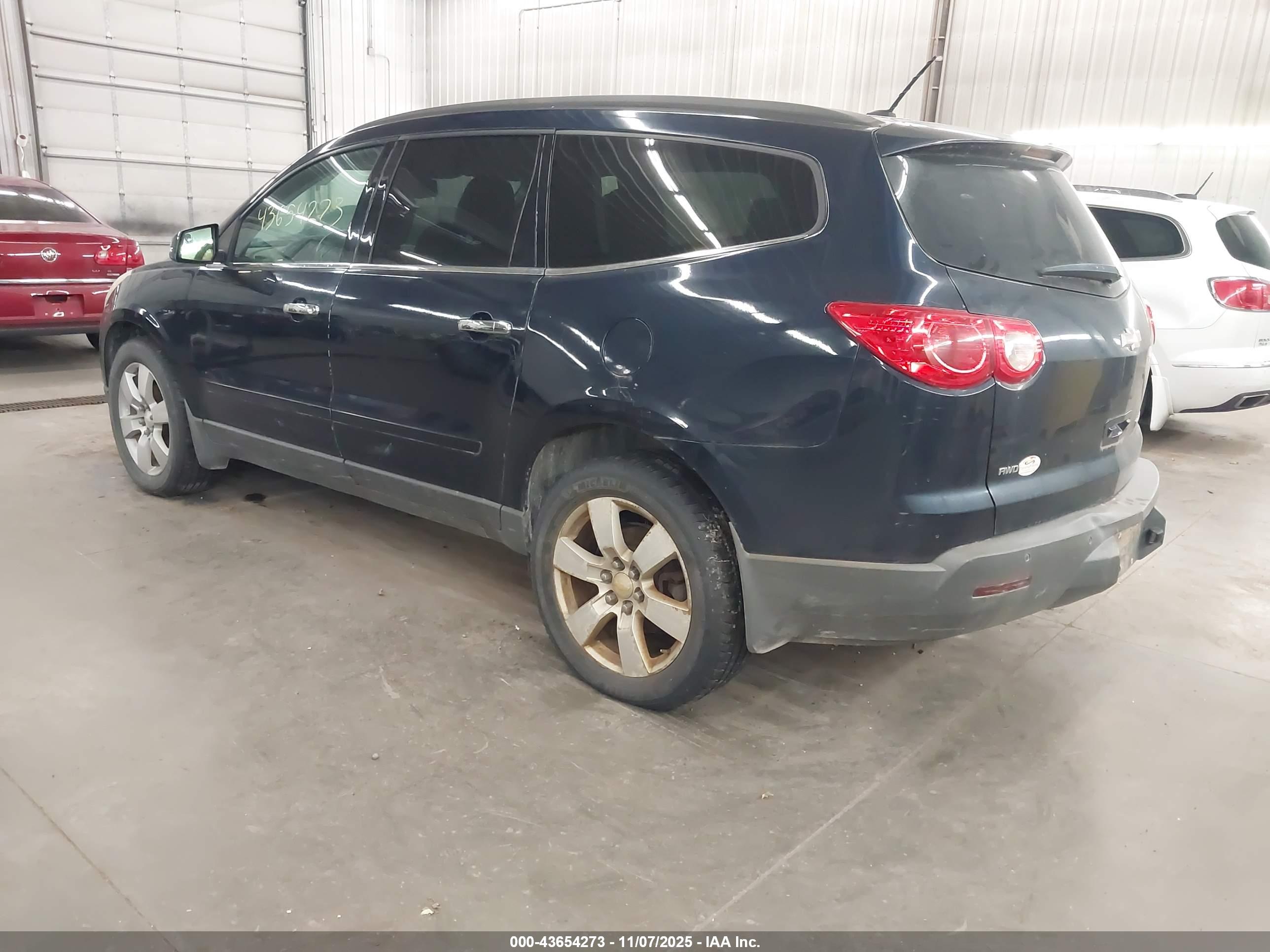 CHEVROLET TRAVERSE image 3
