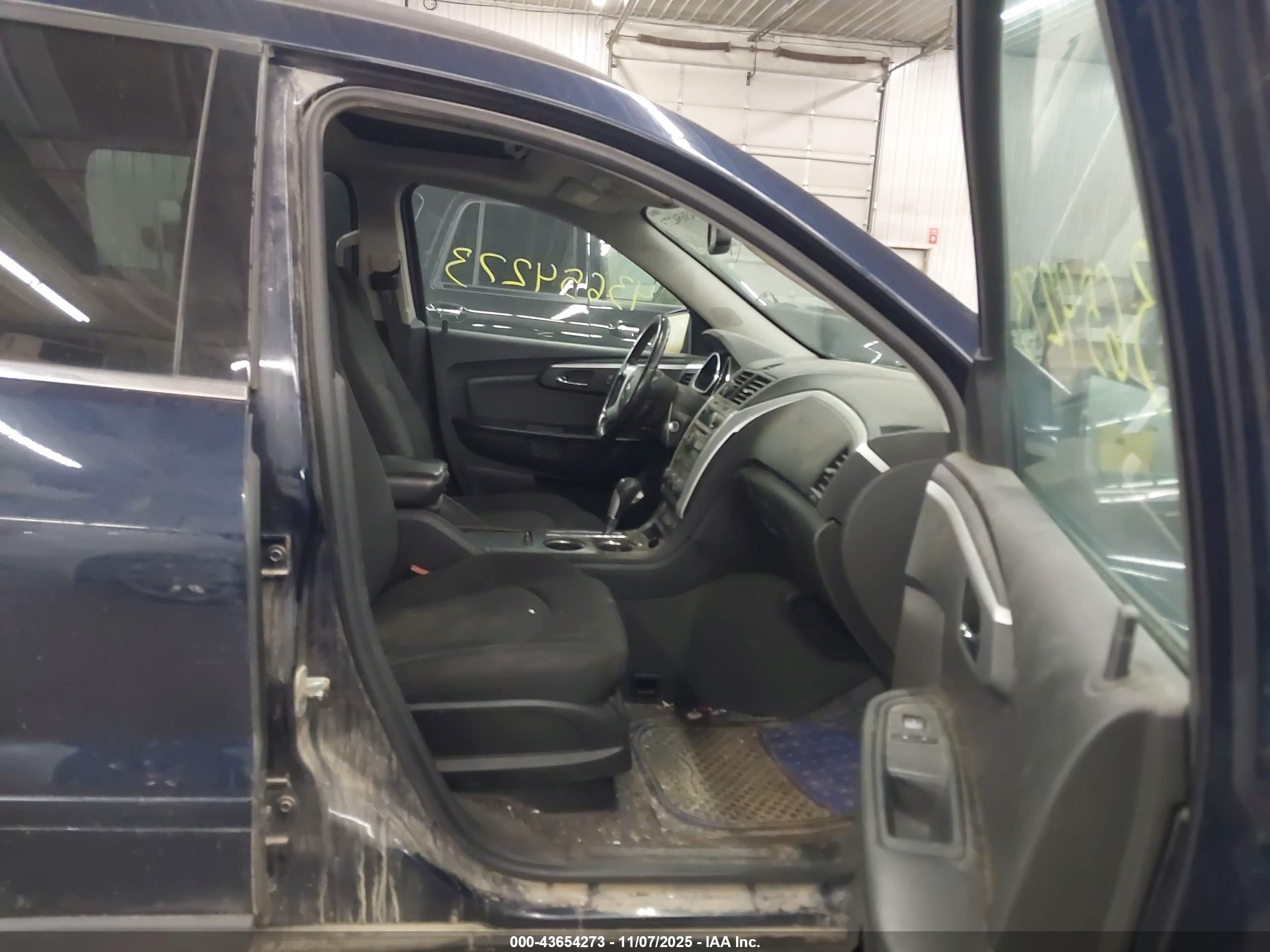 CHEVROLET TRAVERSE image 5