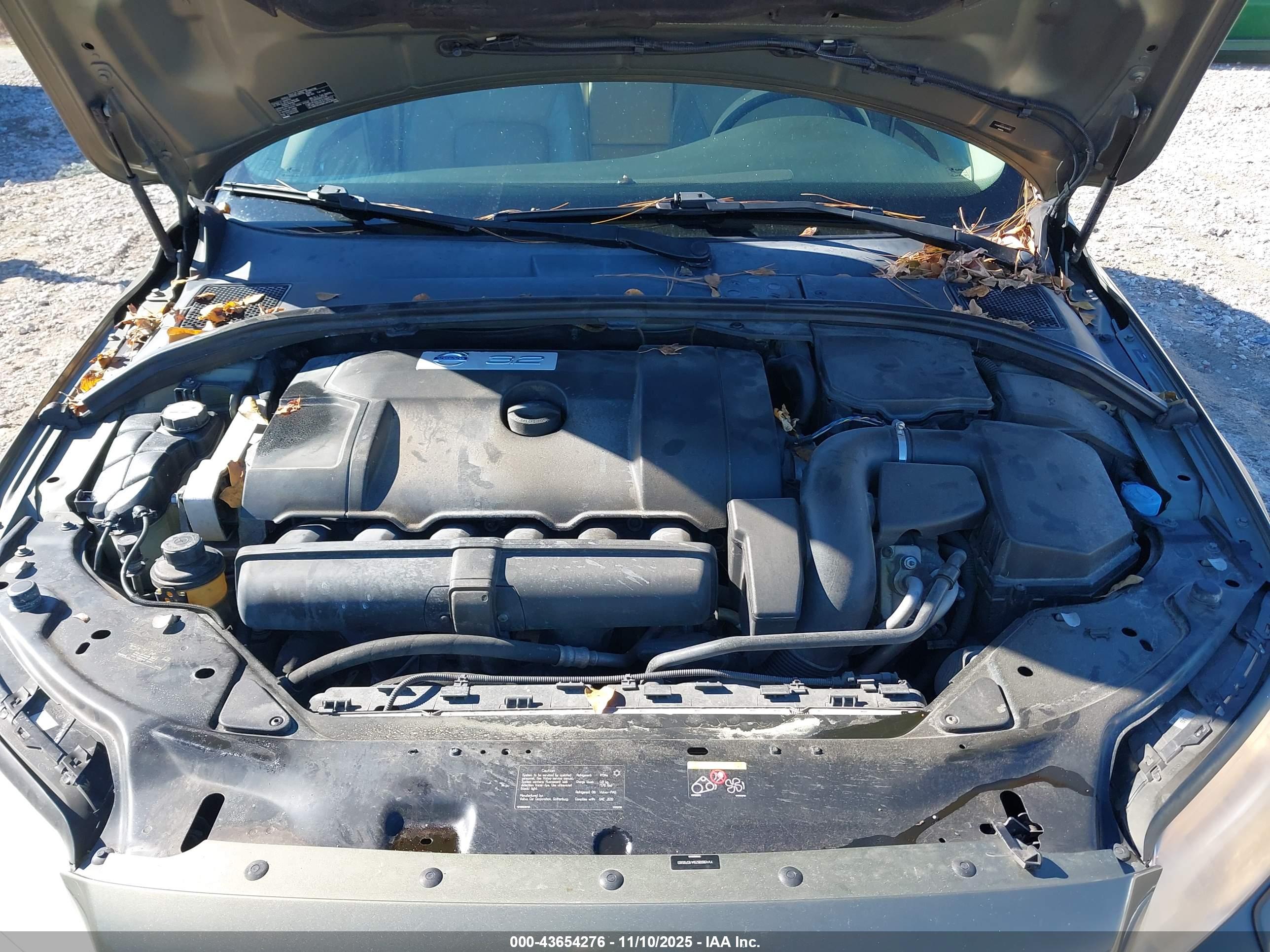 VOLVO XC70 image 10