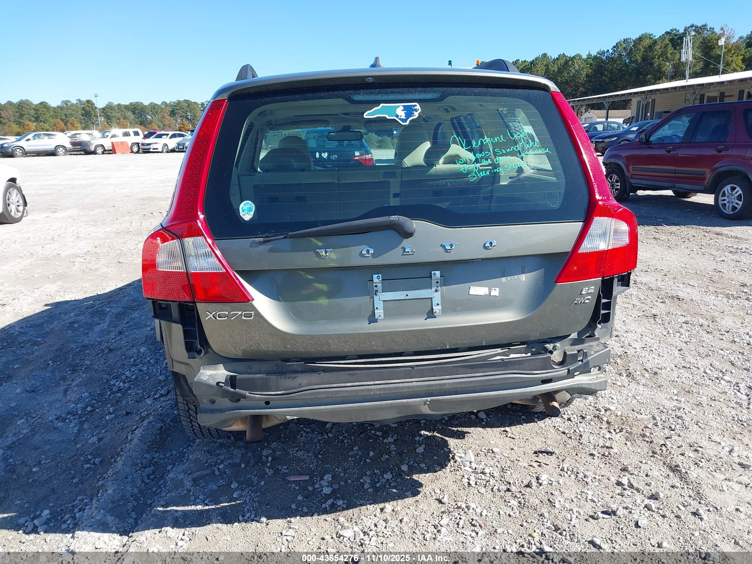 VOLVO XC70 image 6