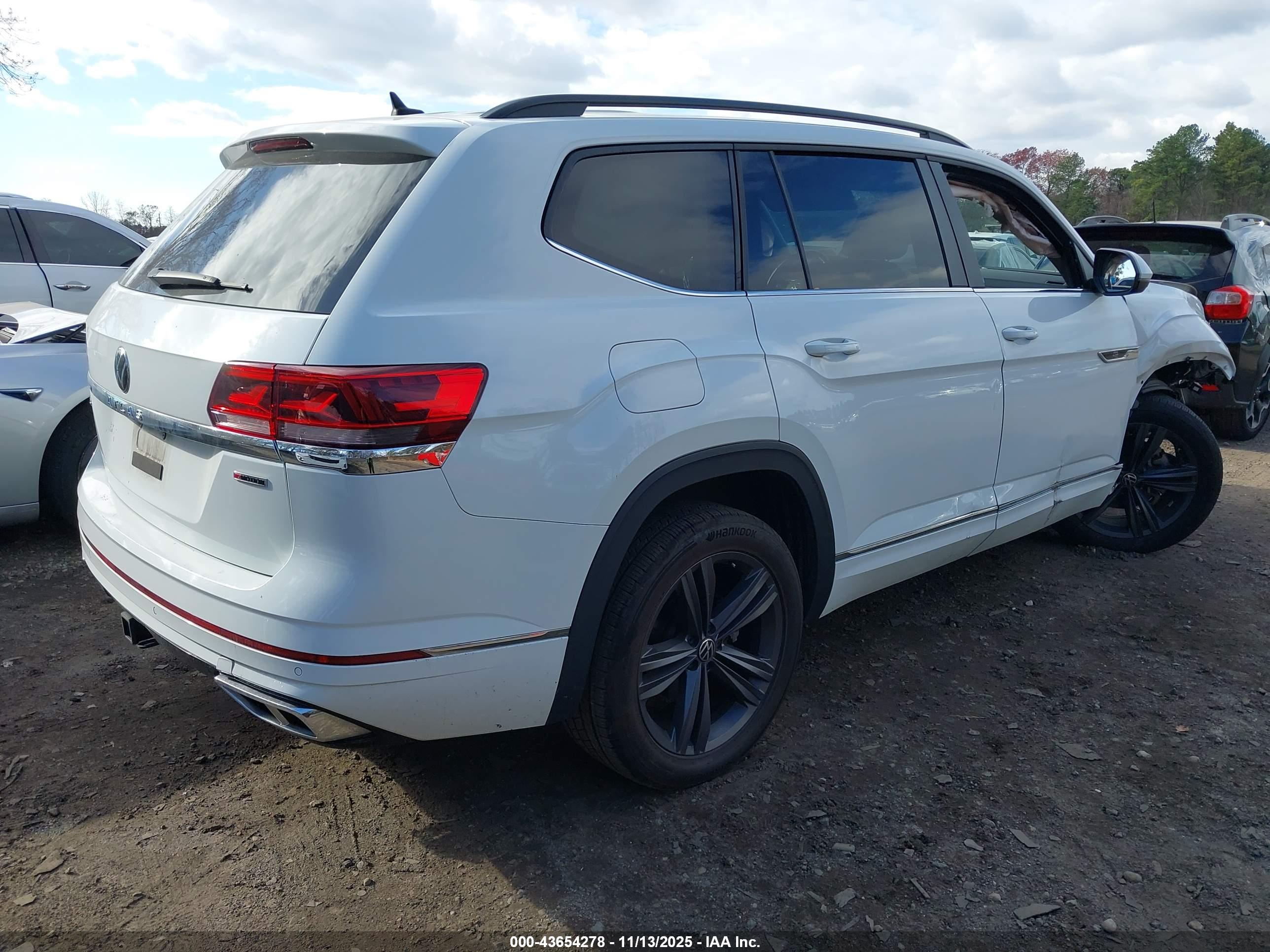 VOLKSWAGEN ATLAS image 4
