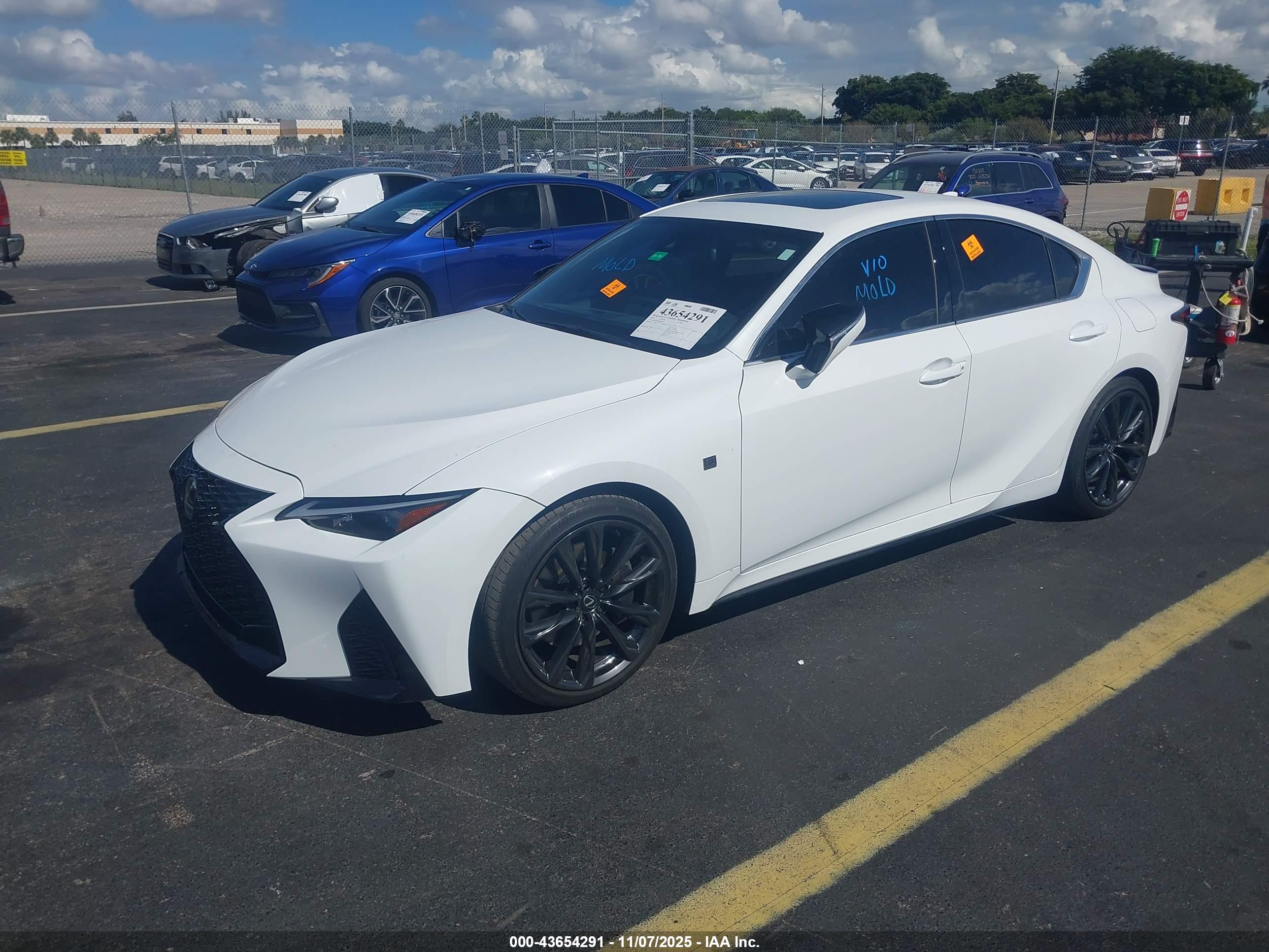 LEXUS IS image 2
