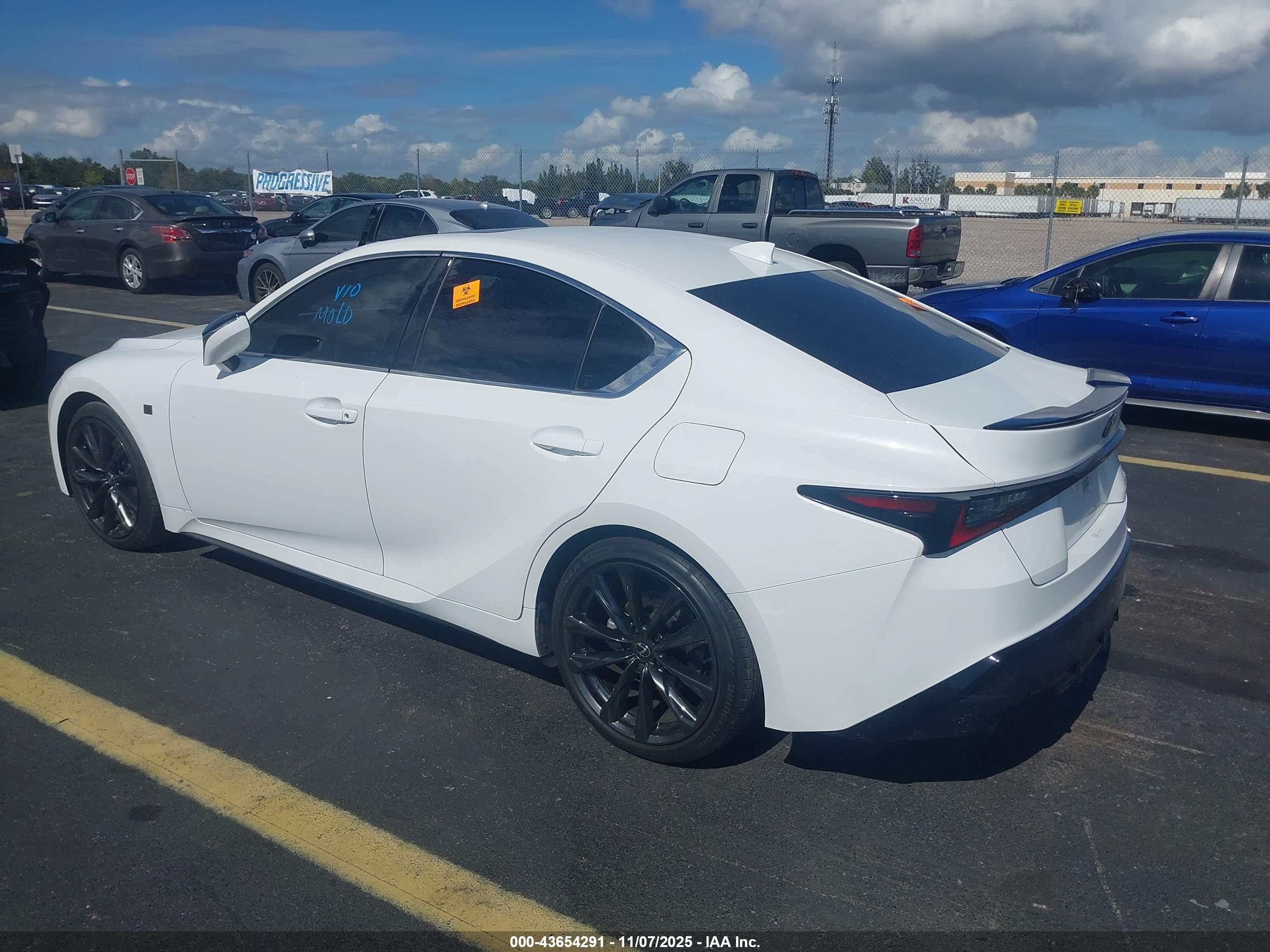 LEXUS IS image 3