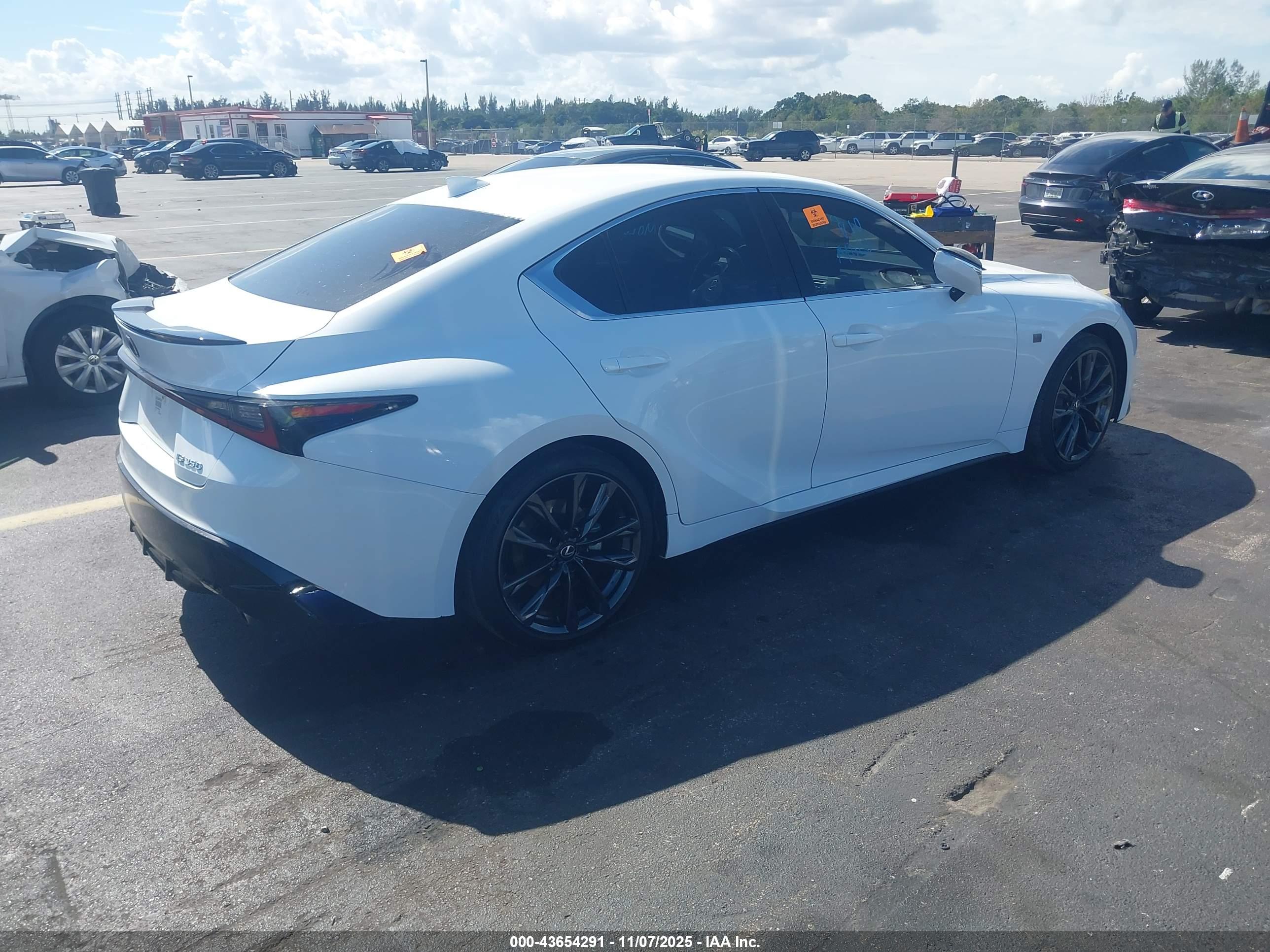 LEXUS IS image 4