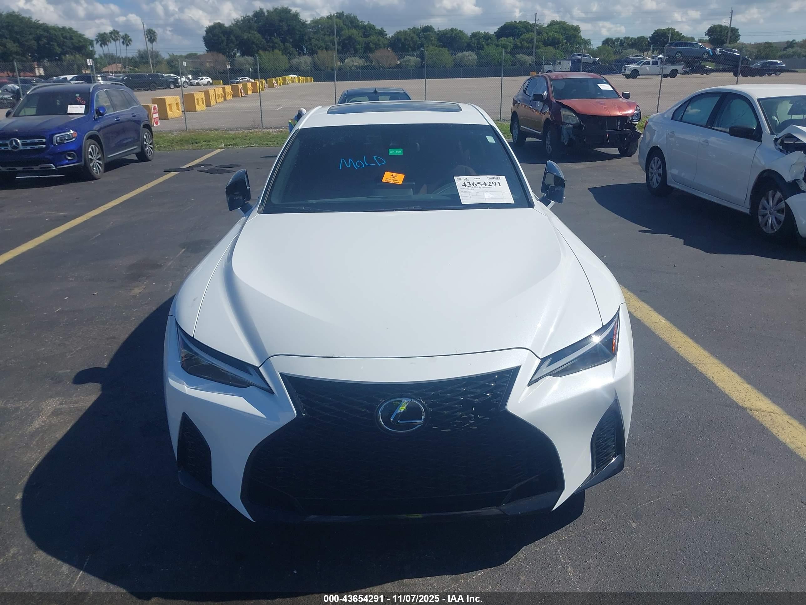 LEXUS IS image 6