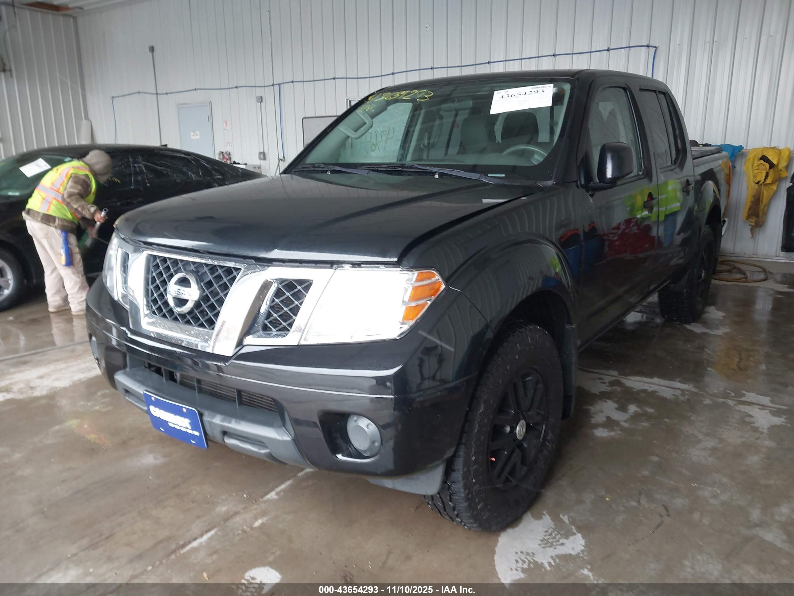 NISSAN FRONTIER image 2