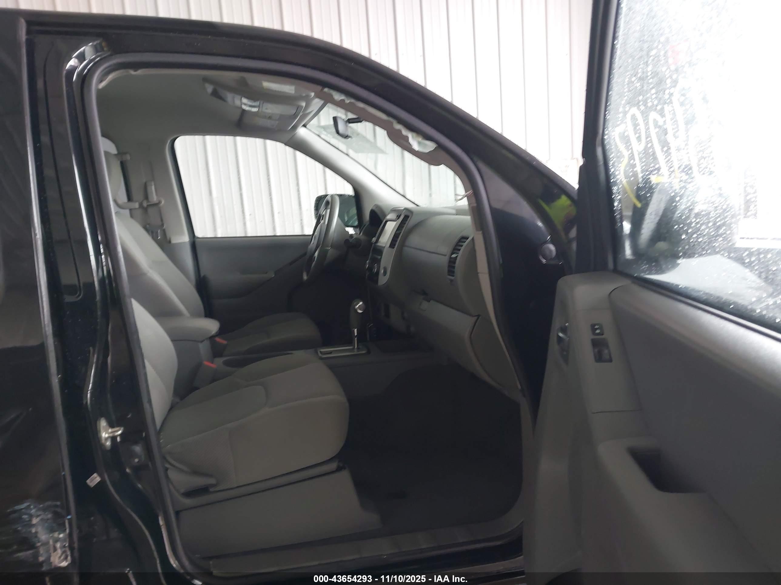 NISSAN FRONTIER image 5