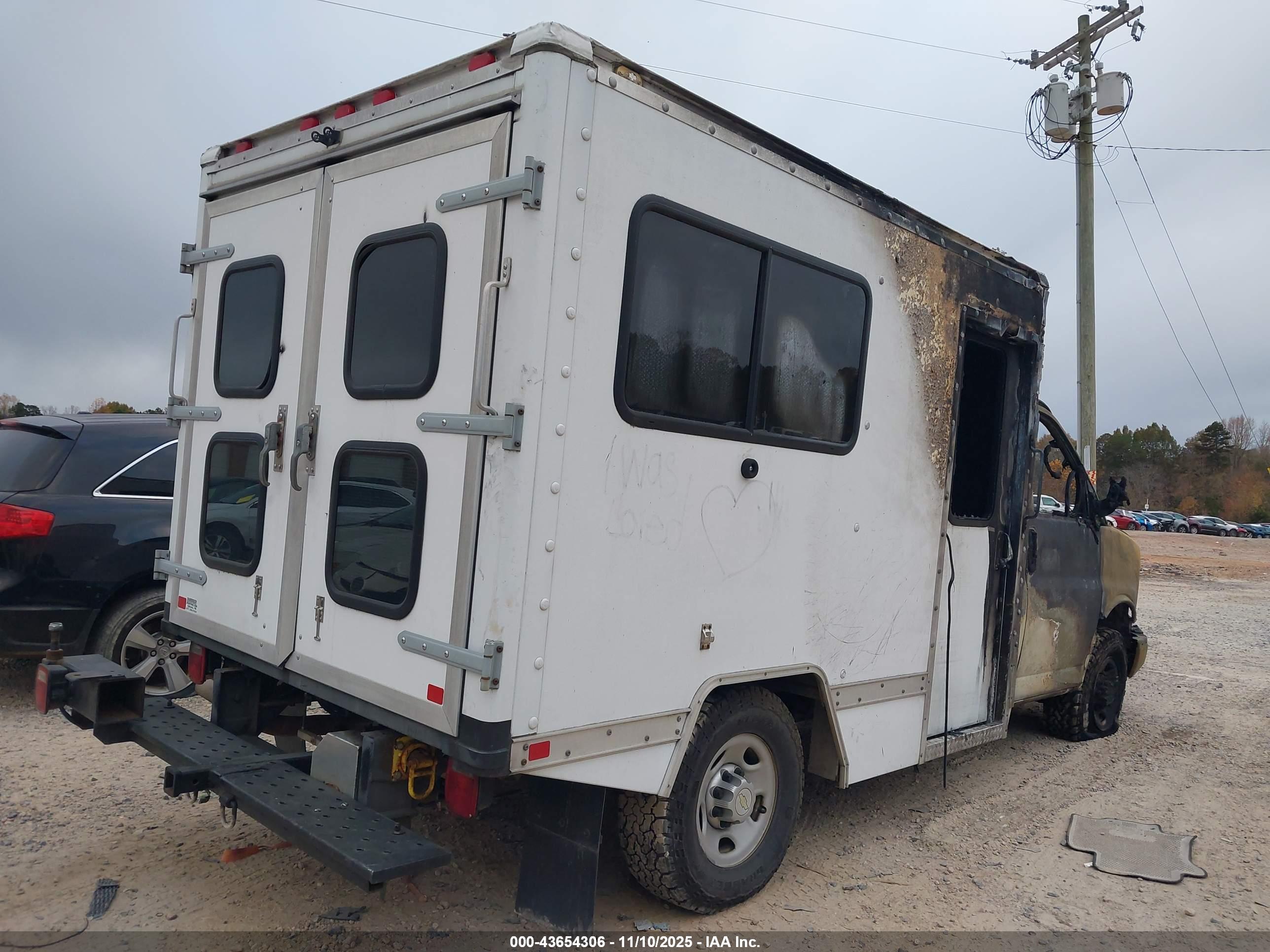 CHEVROLET EXPRESS image 3