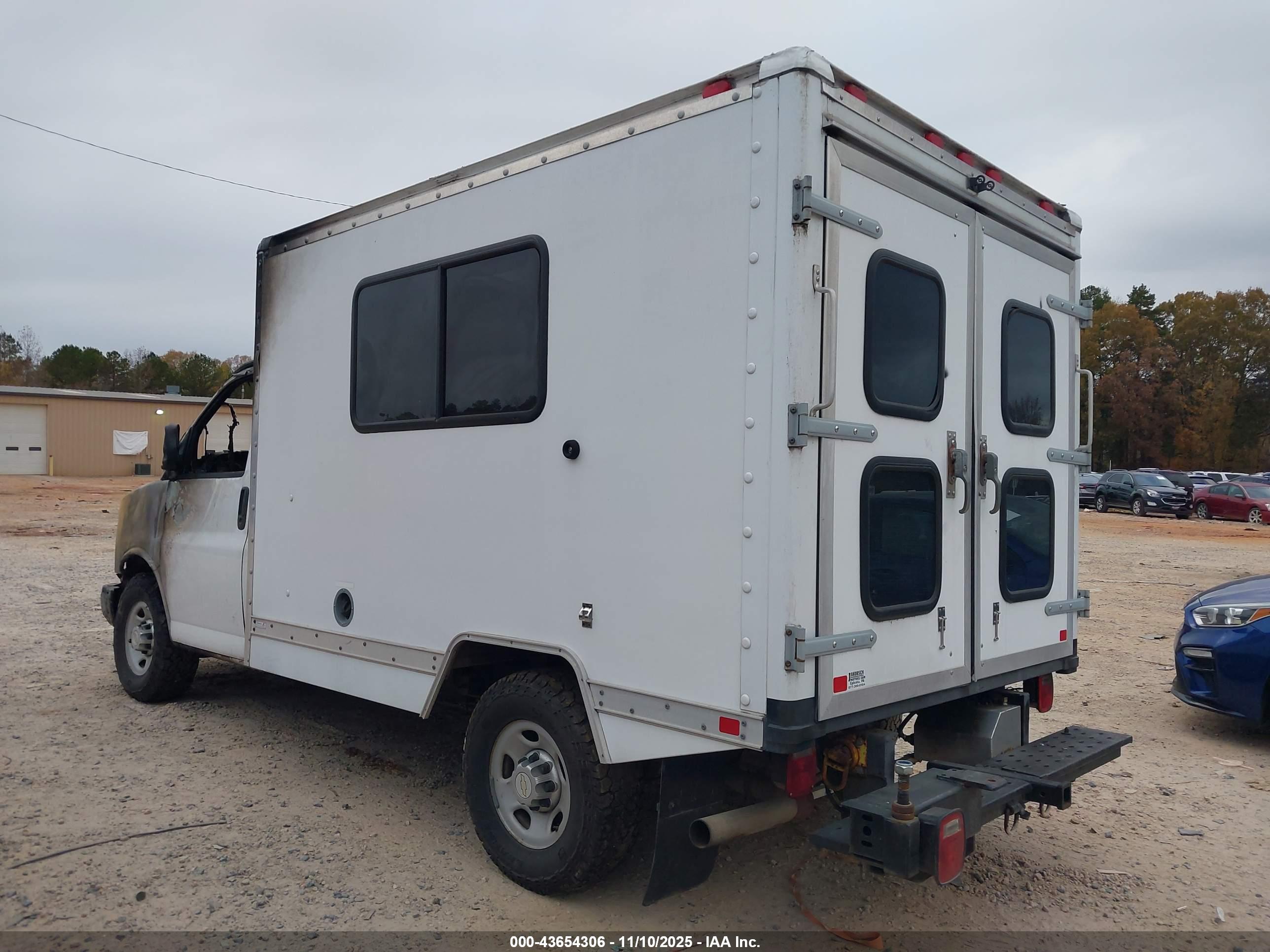 CHEVROLET EXPRESS image 4