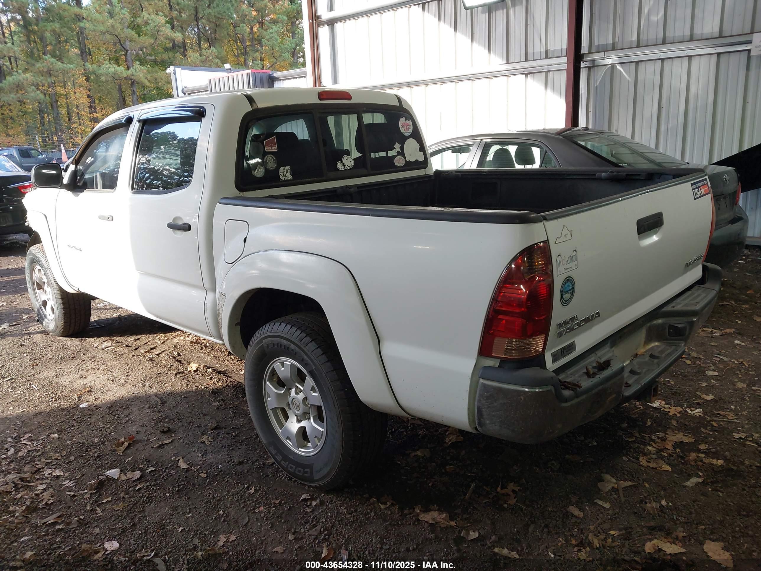 TOYOTA TACOMA image 3