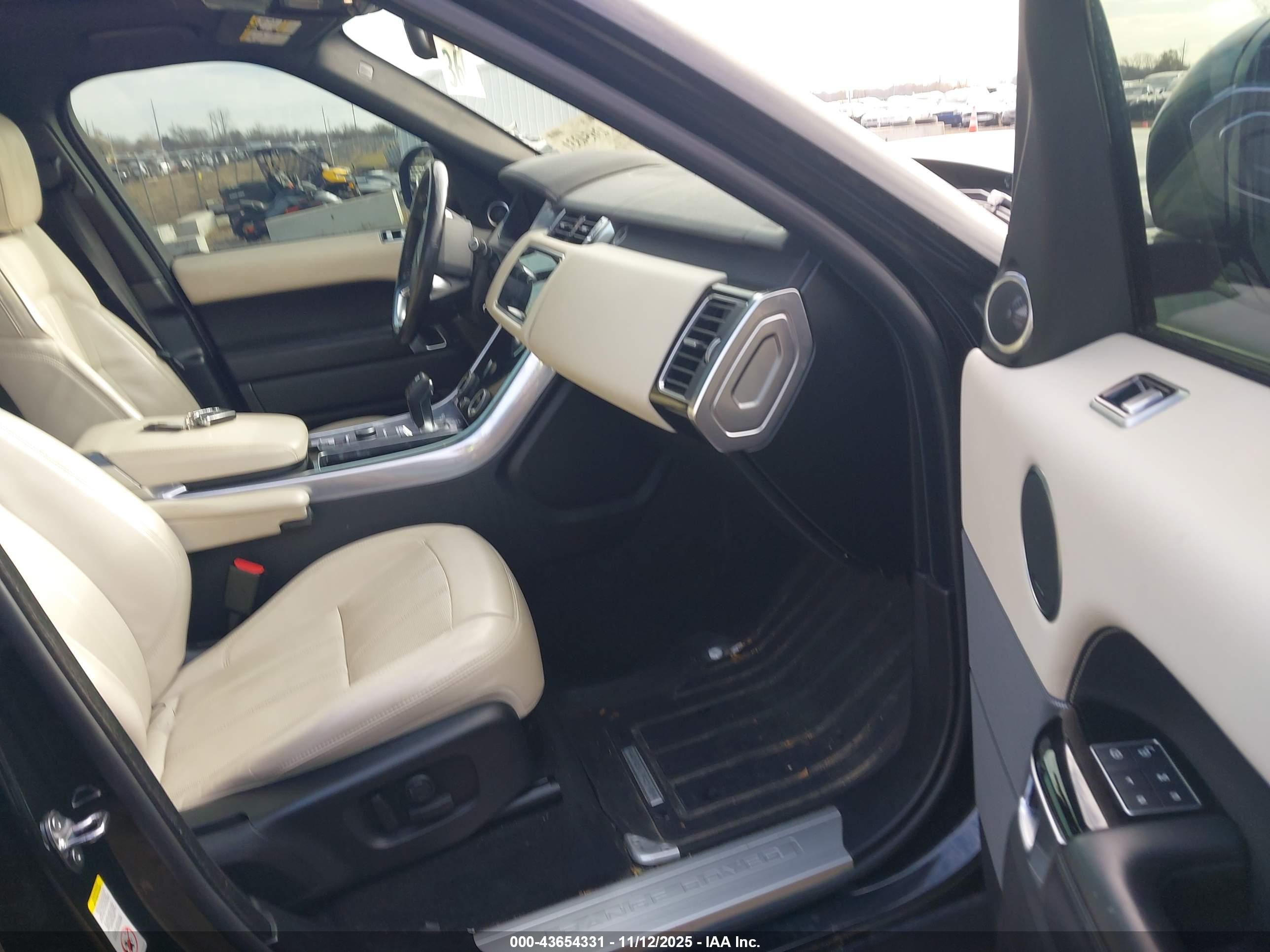 LAND ROVER image 5