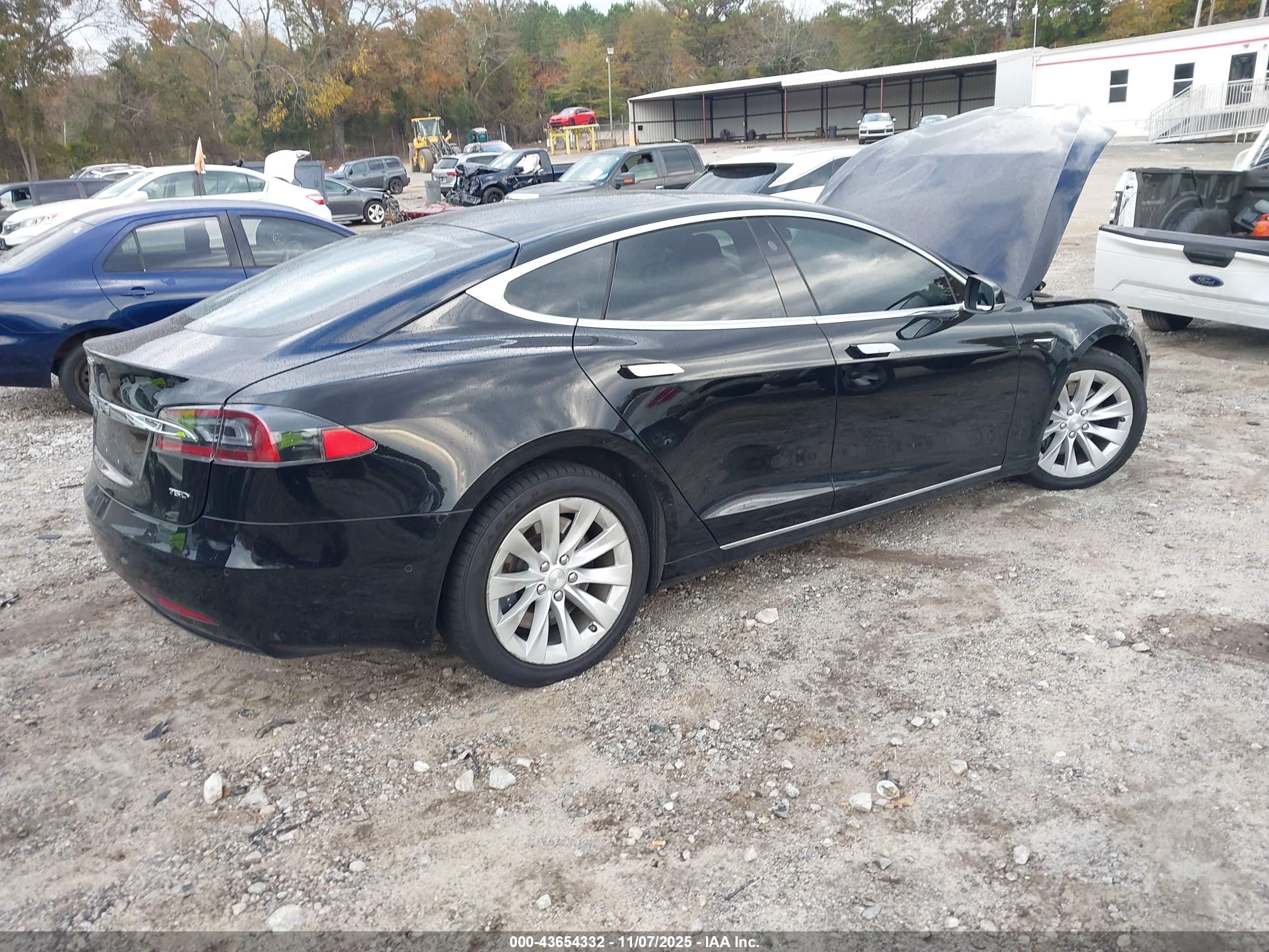 TESLA MODEL image 4