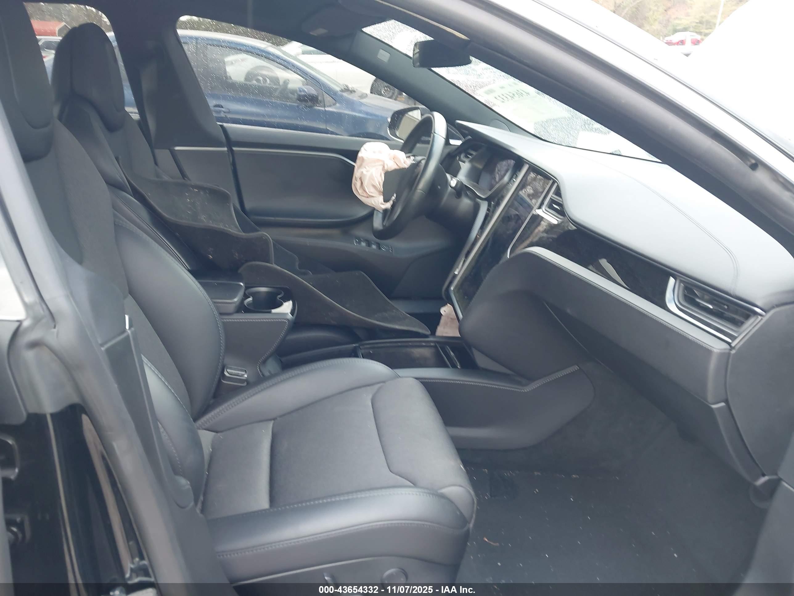 TESLA MODEL image 5
