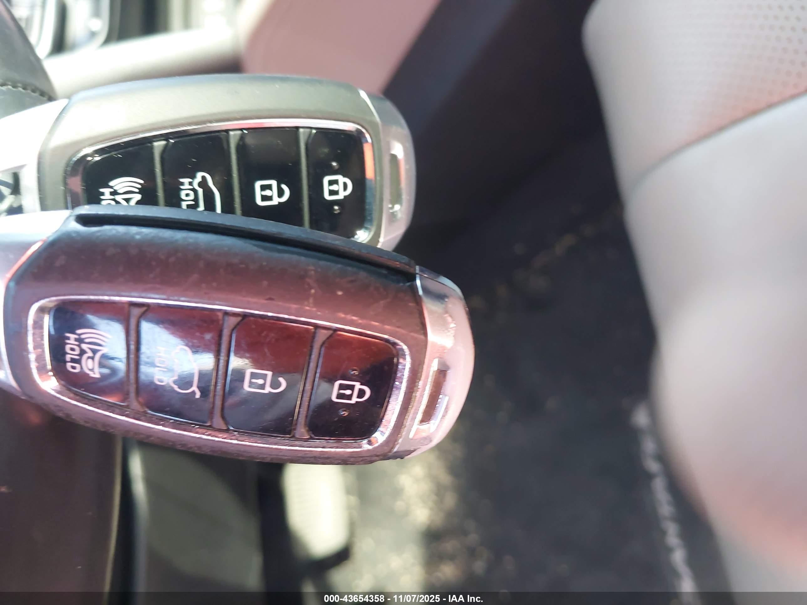 HYUNDAI SANTA image 11