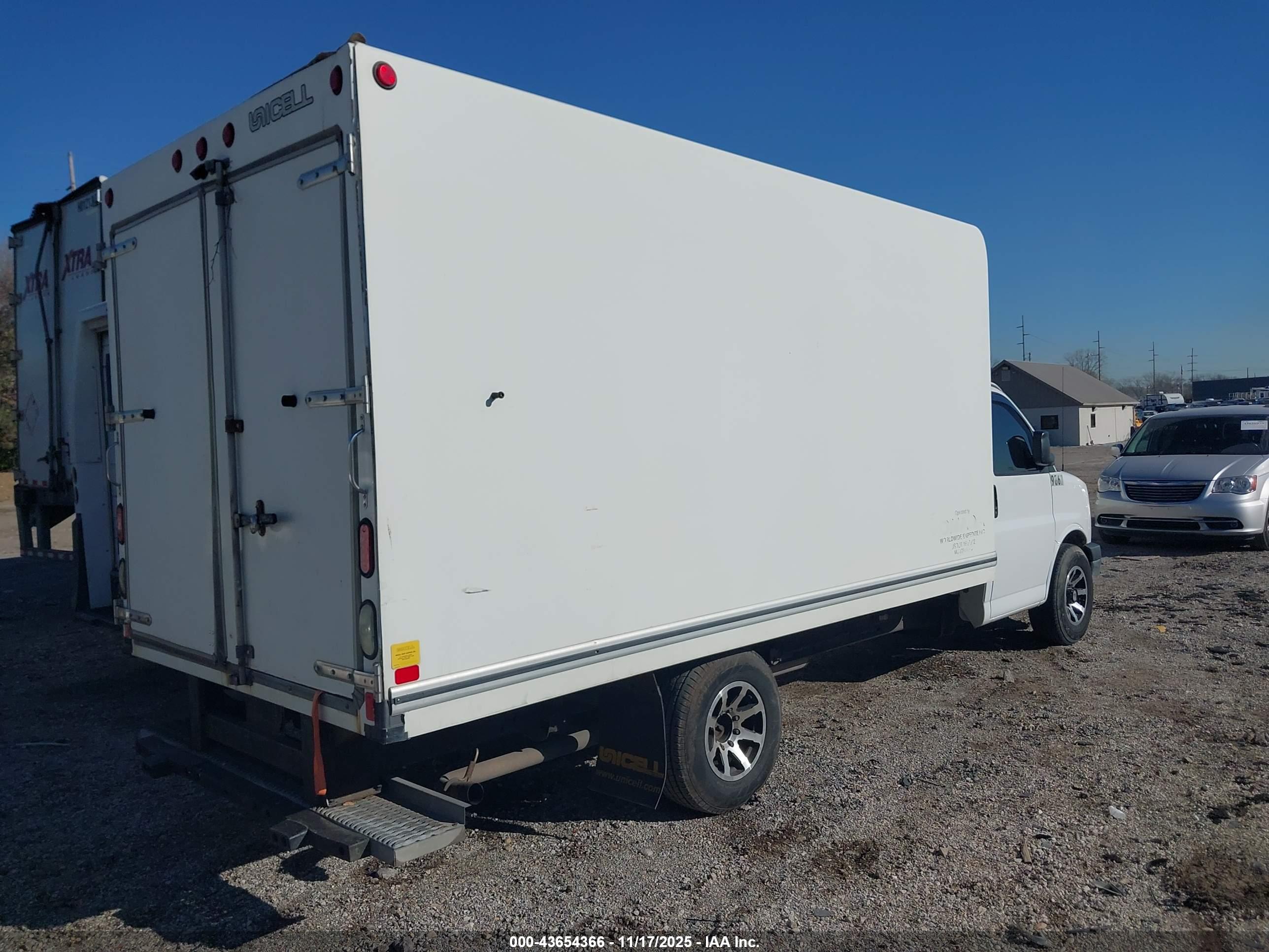CHEVROLET EXPRESS image 4
