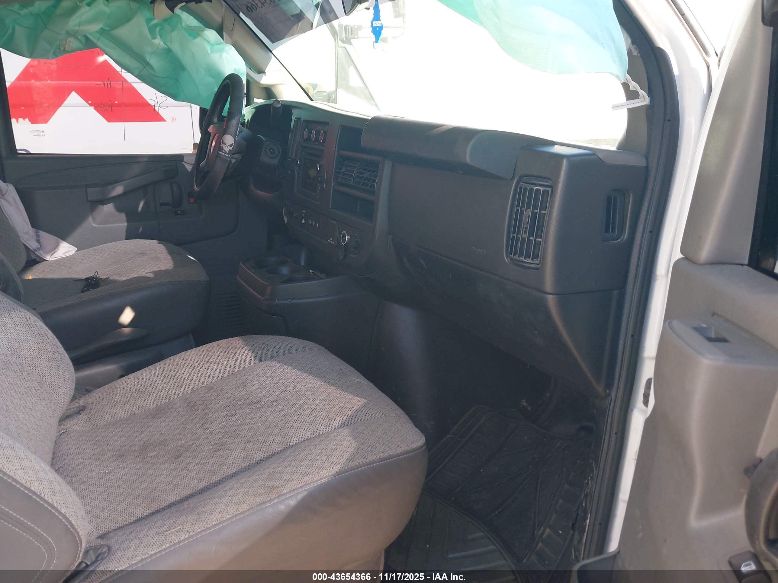 CHEVROLET EXPRESS image 7