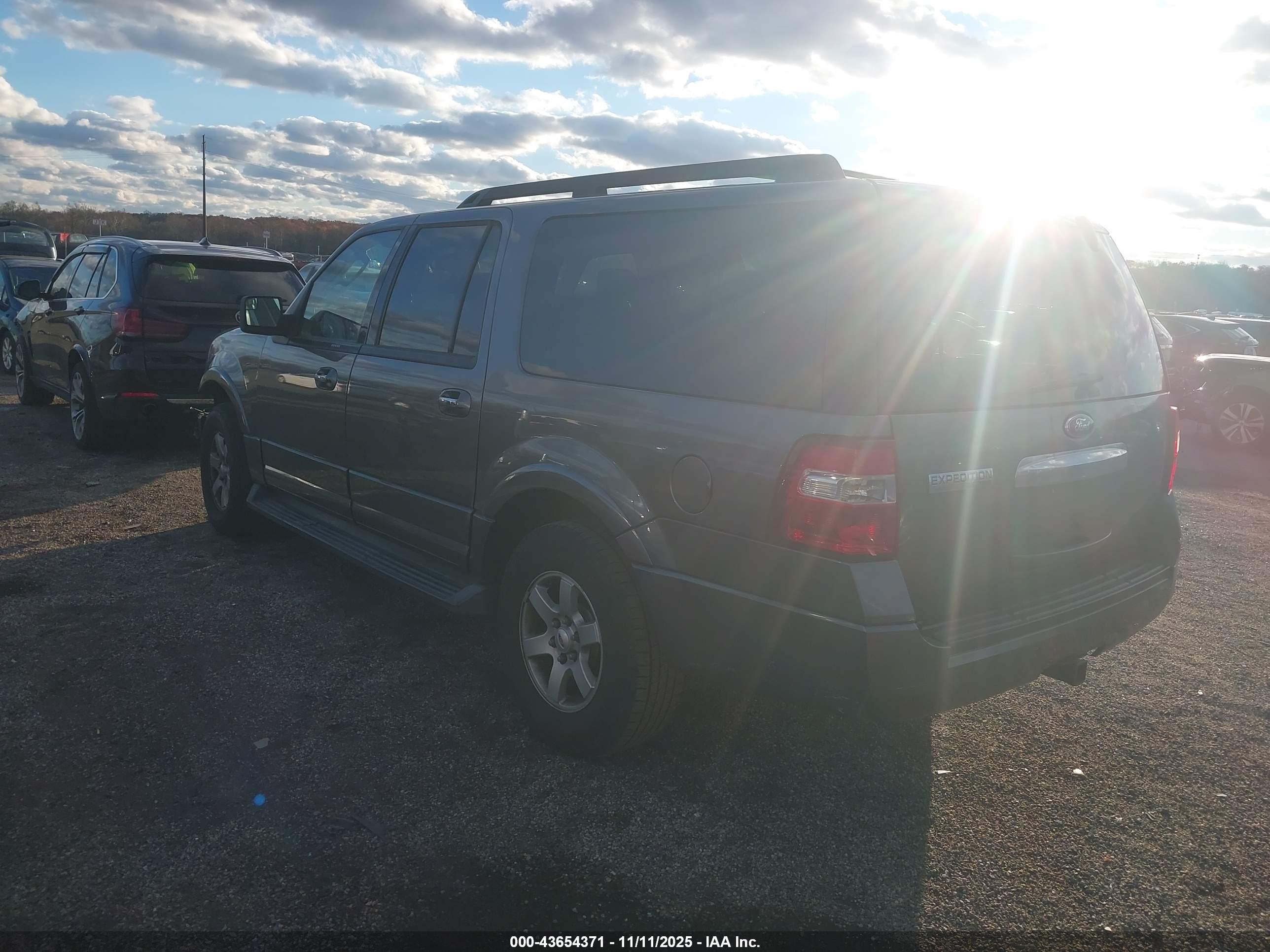 FORD EXPEDITION image 3