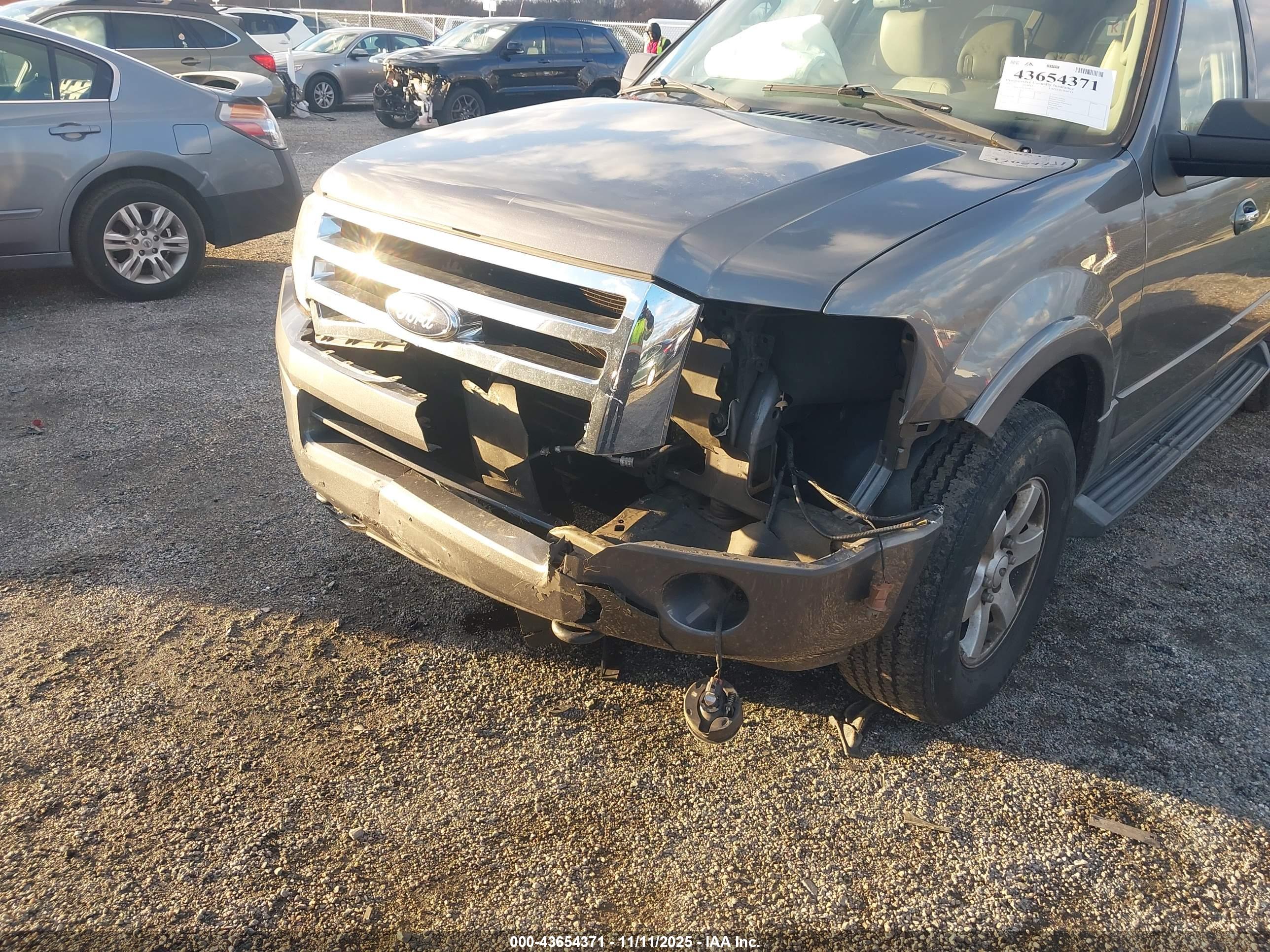 FORD EXPEDITION image 6