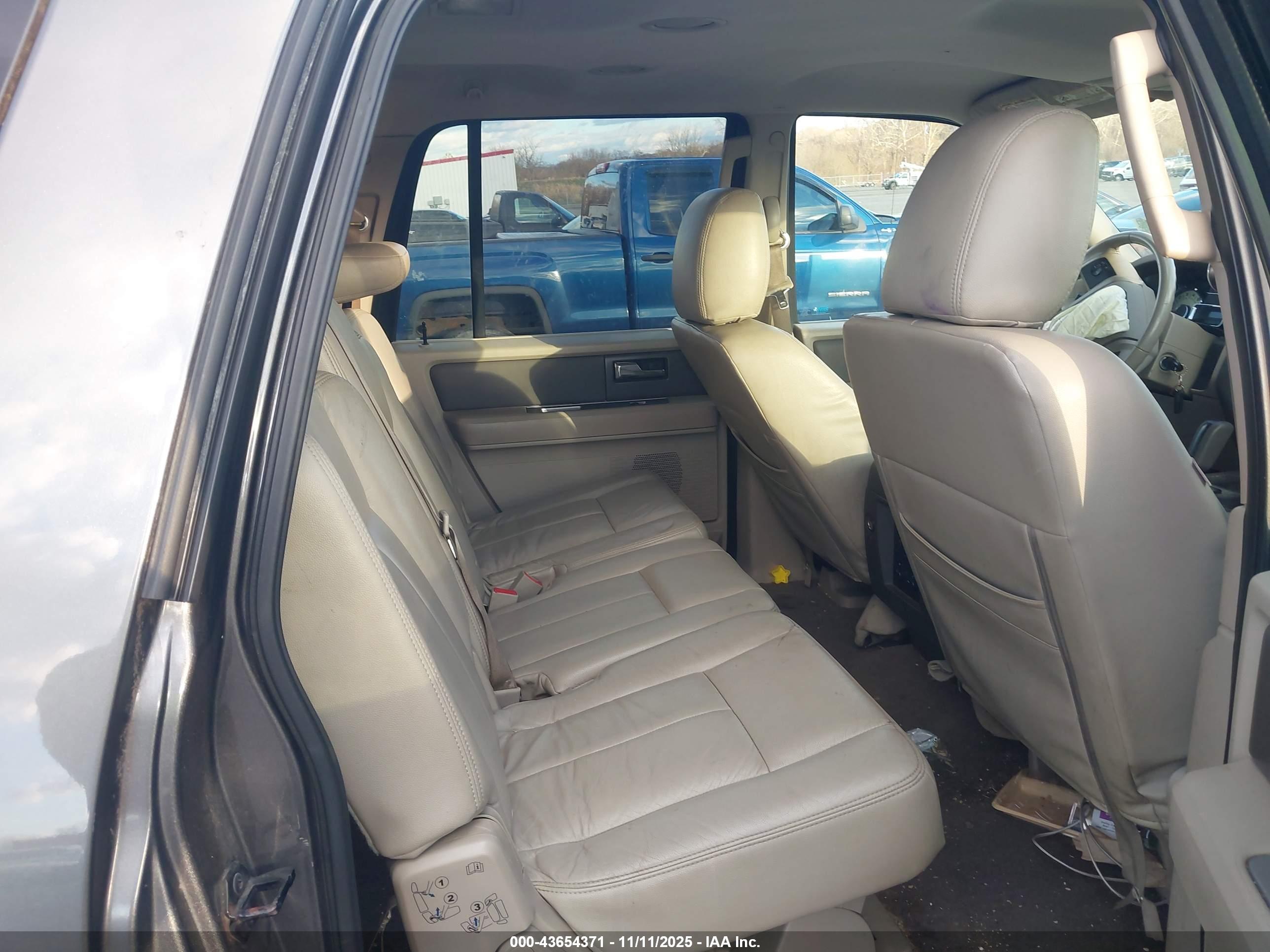FORD EXPEDITION image 8