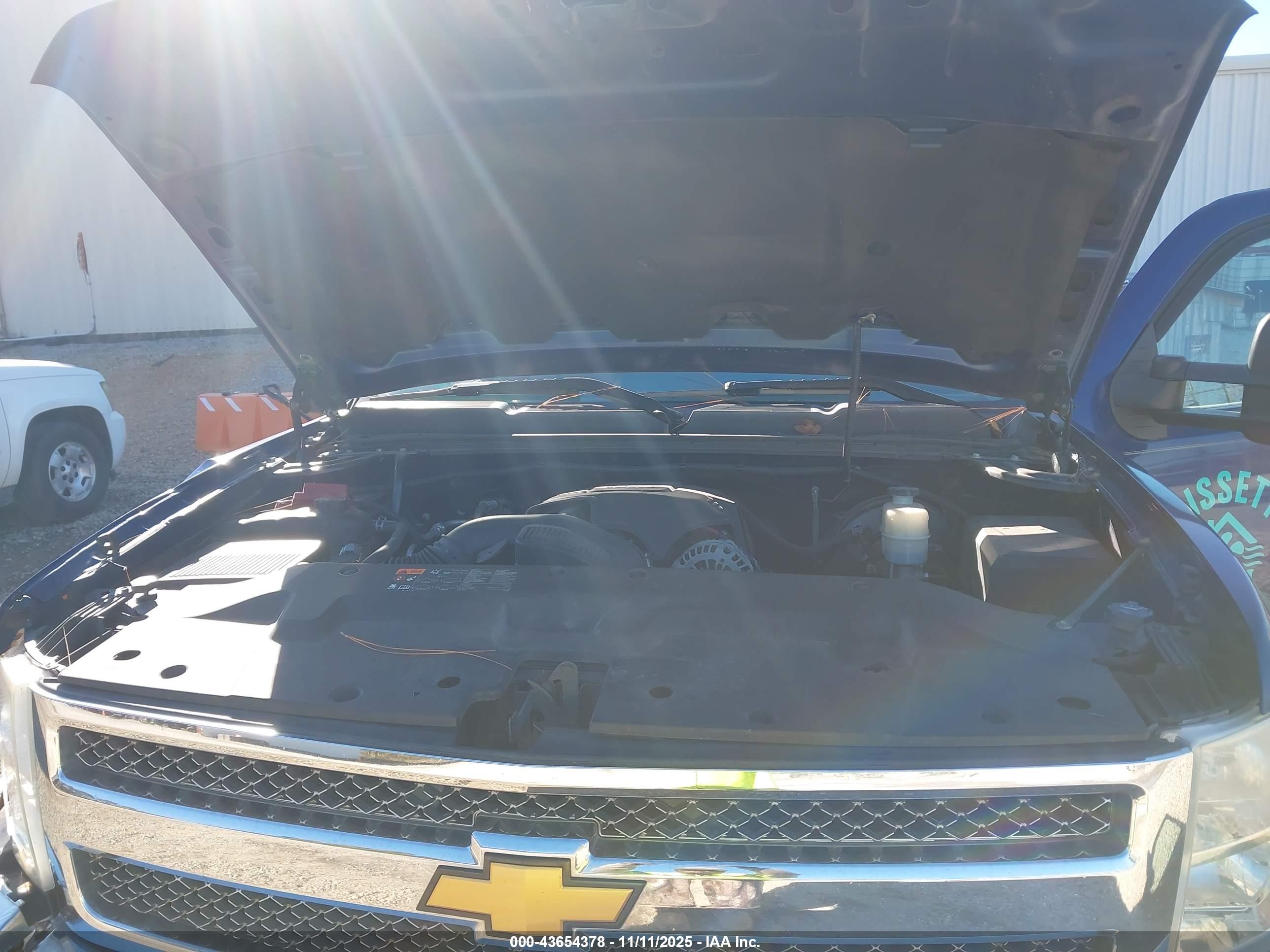 CHEVROLET SILVERADO image 10