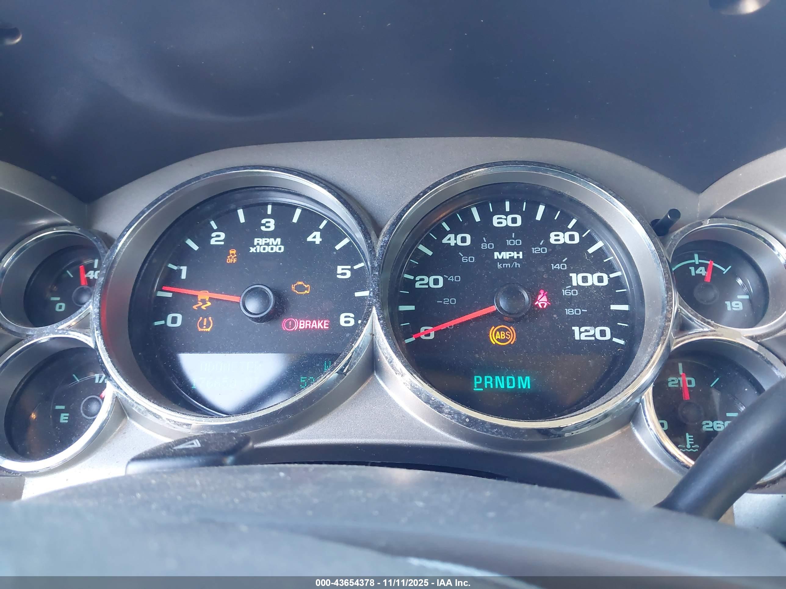 CHEVROLET SILVERADO image 7
