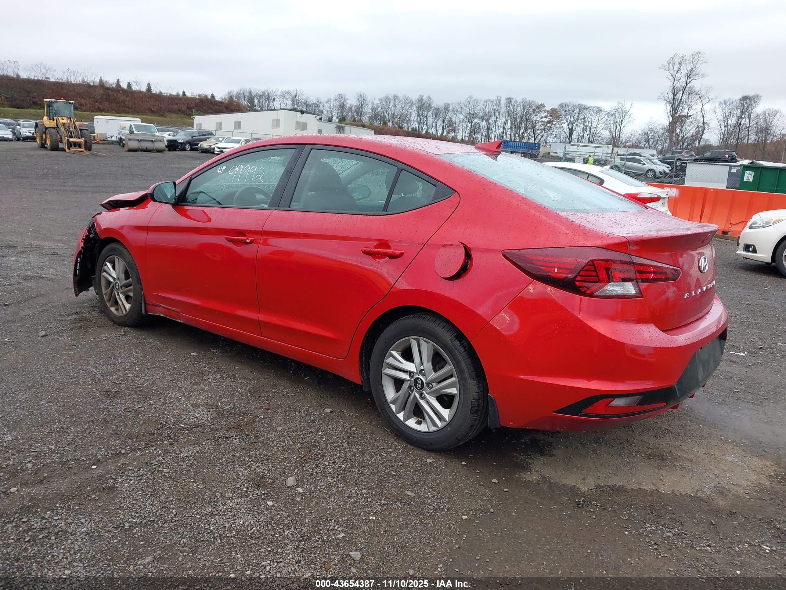 HYUNDAI ELANTRA image 3