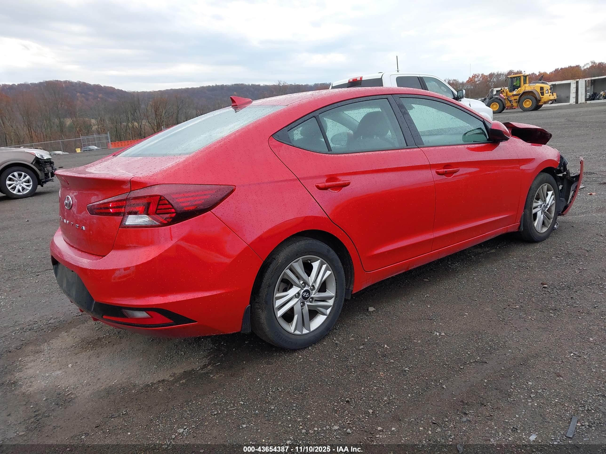 HYUNDAI ELANTRA image 4