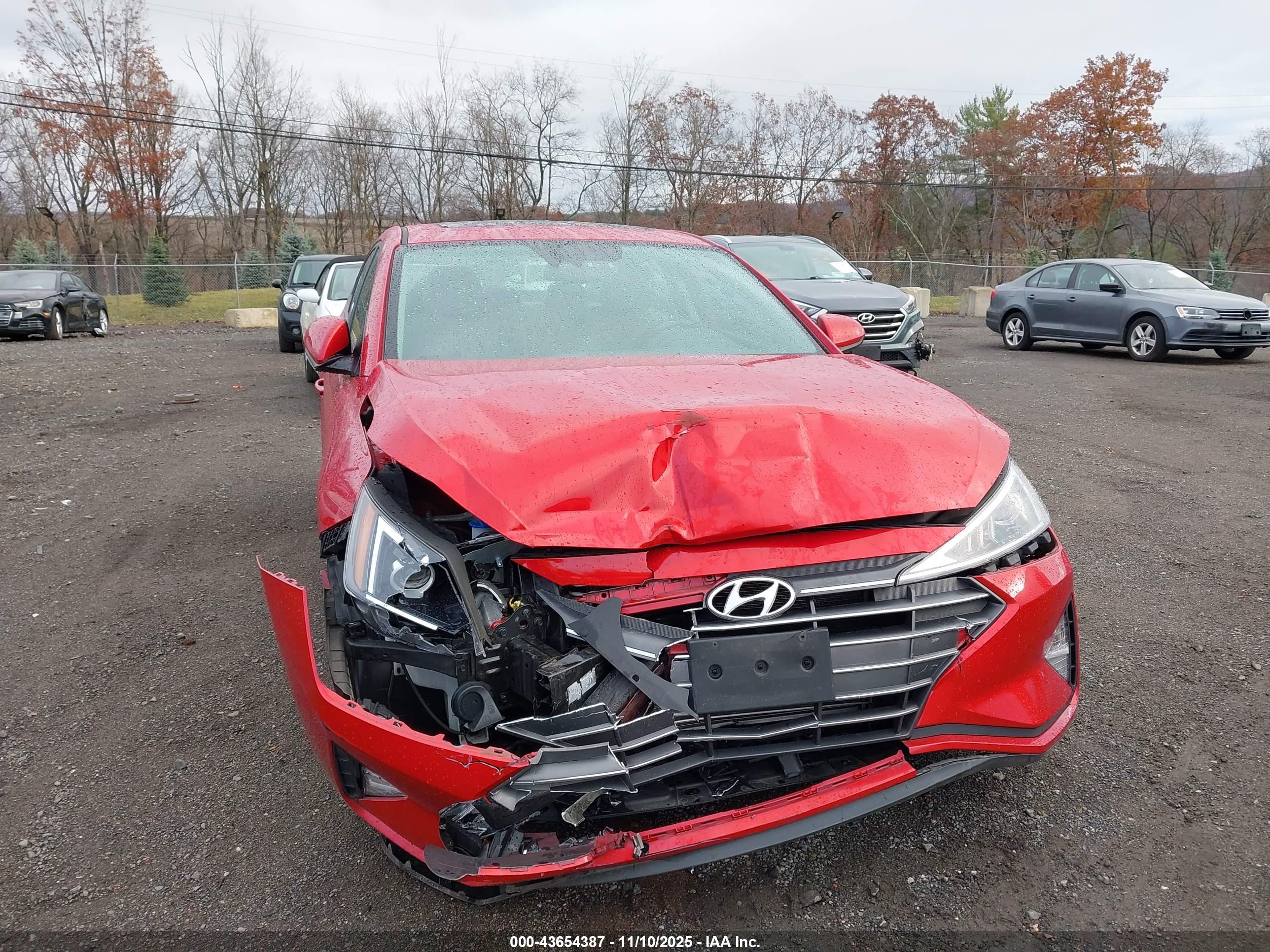 HYUNDAI ELANTRA image 6