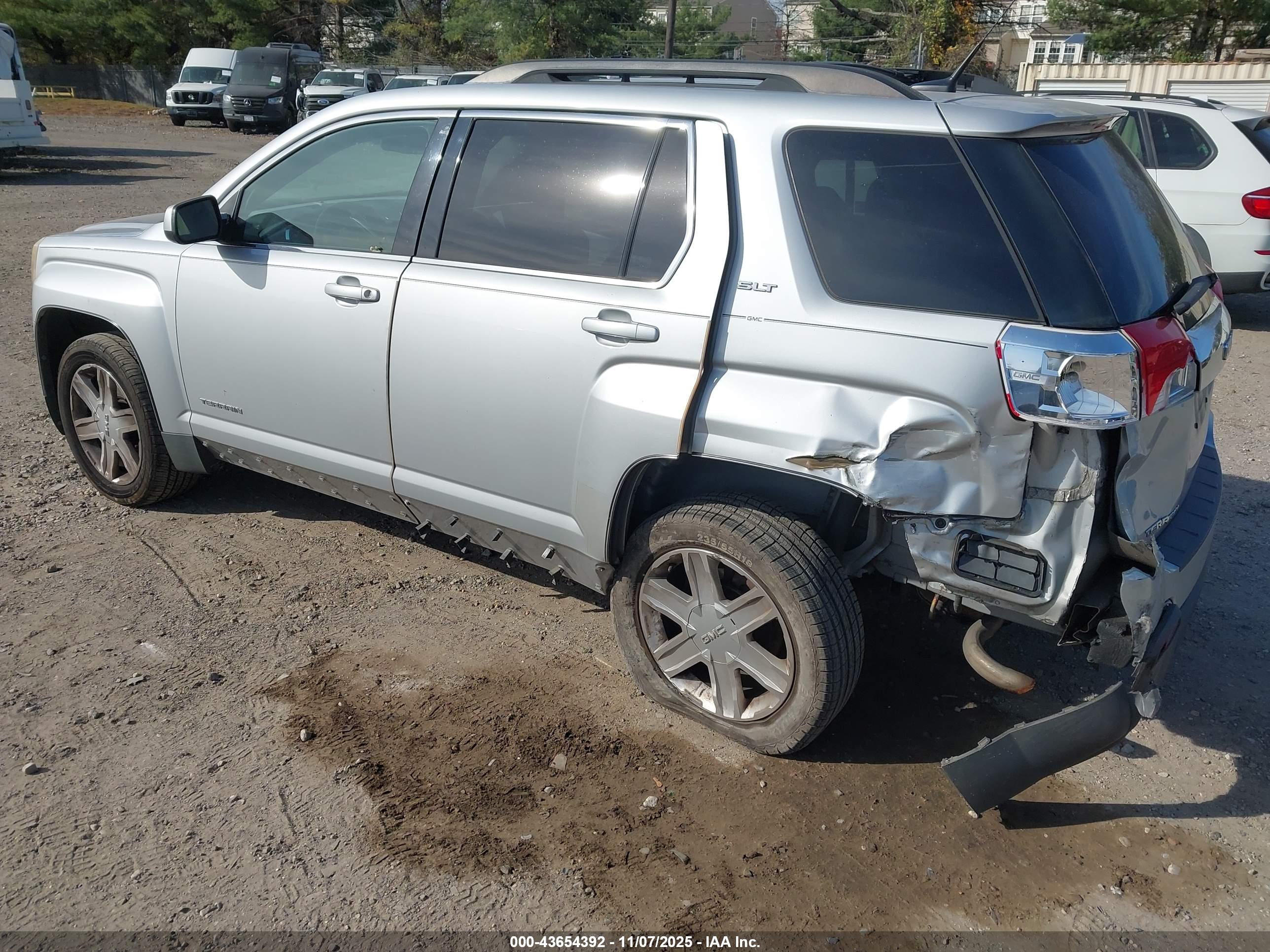 GMC TERRAIN image 3
