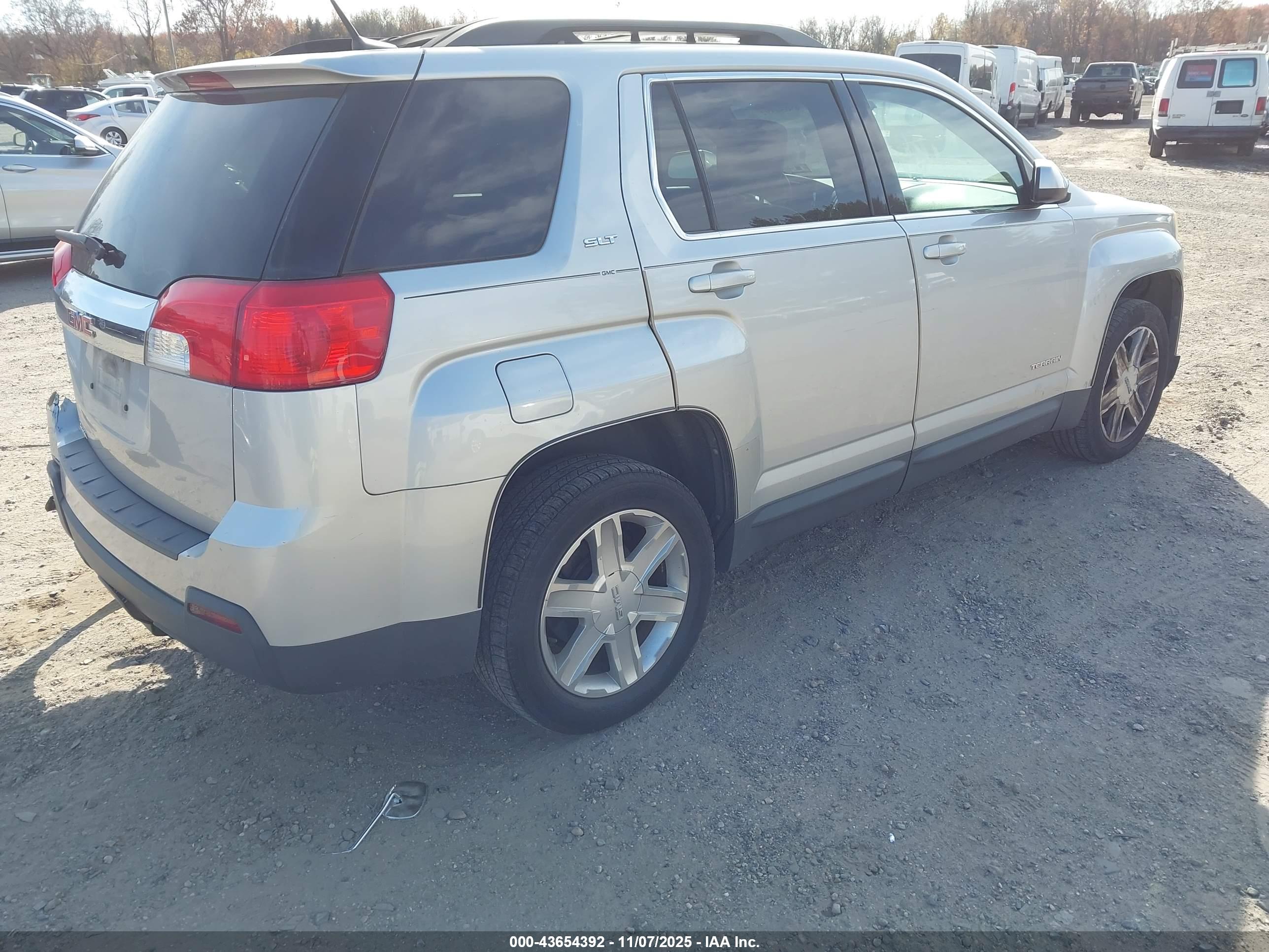 GMC TERRAIN image 4