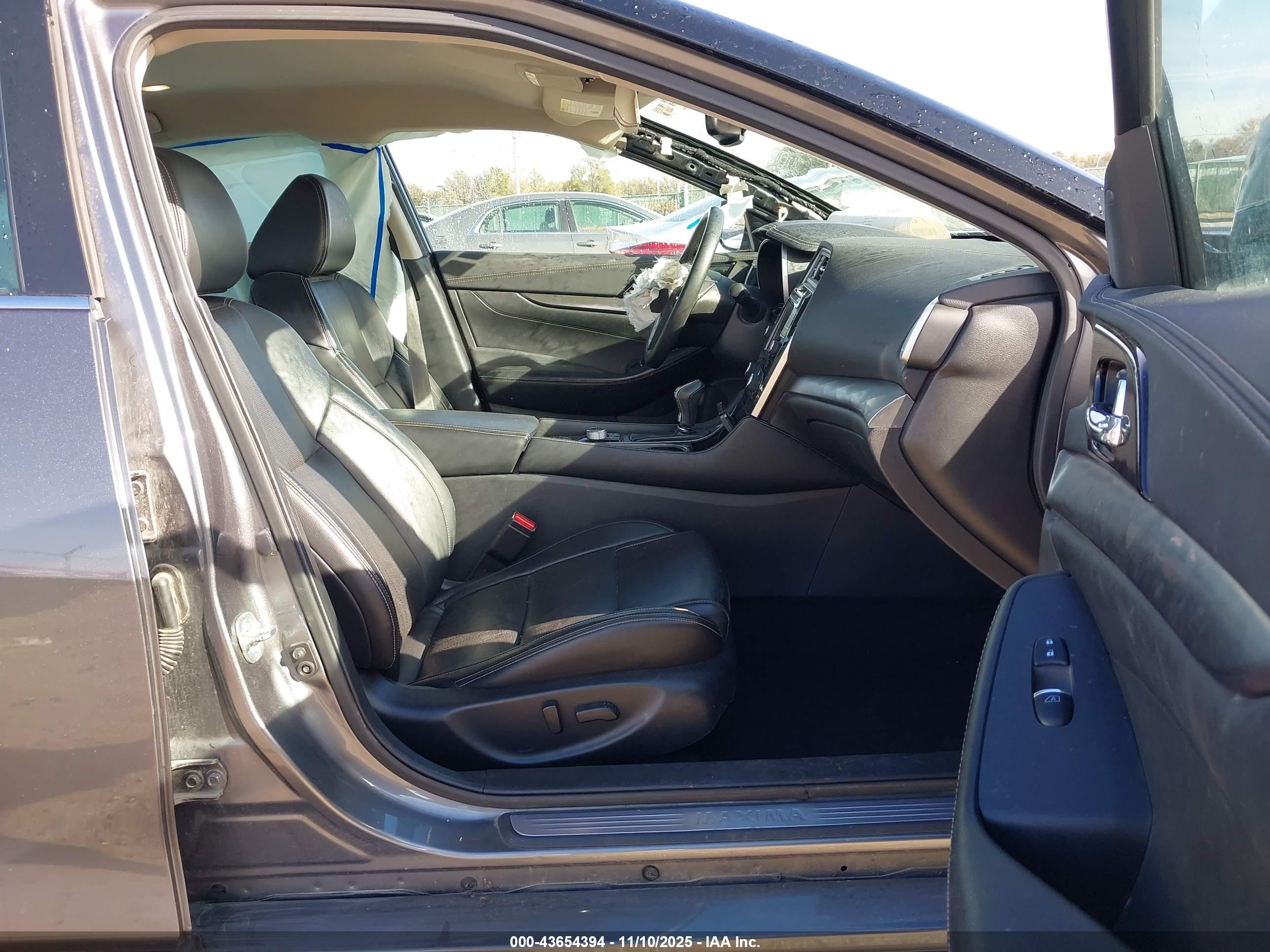 NISSAN MAXIMA image 5