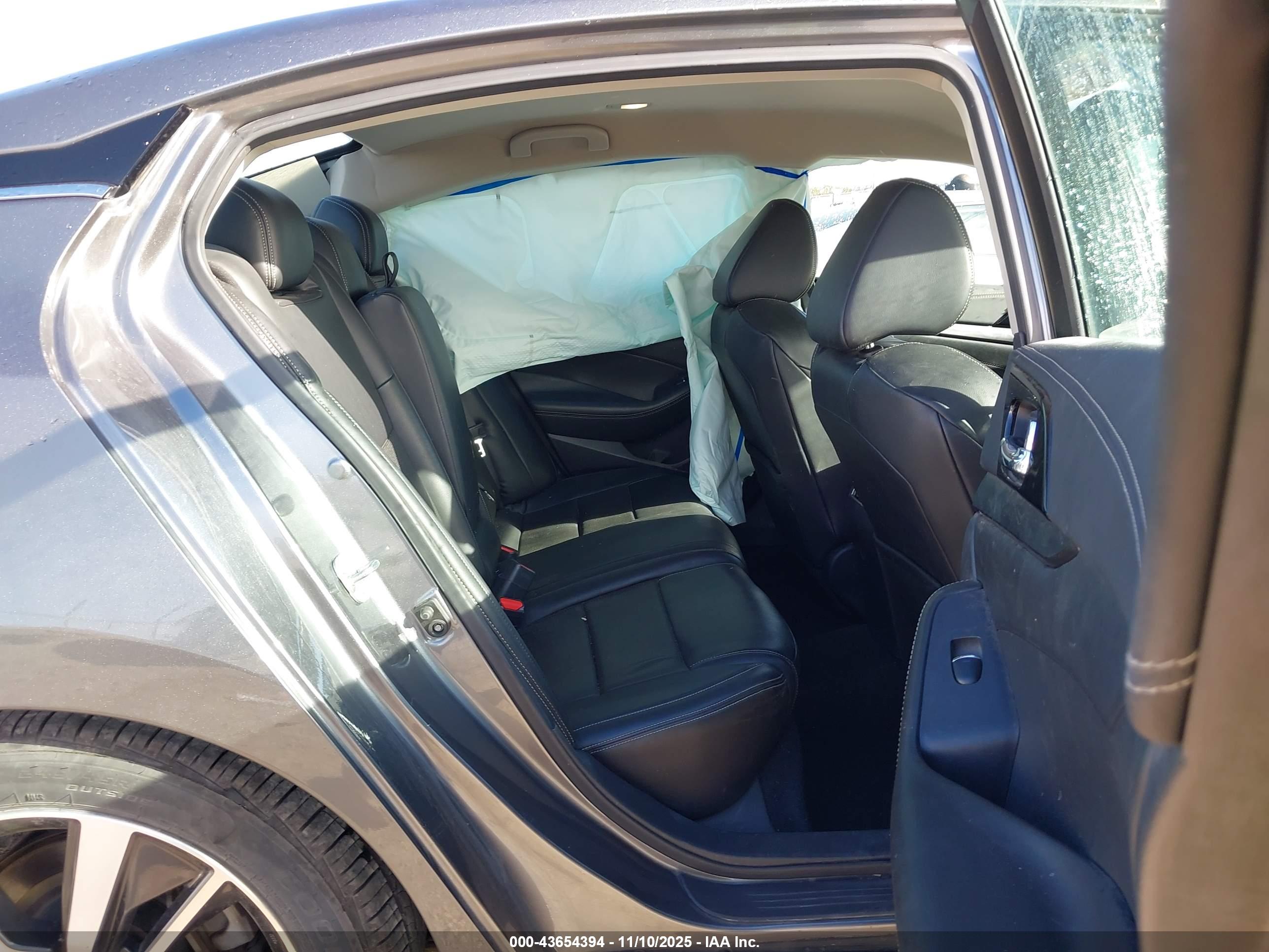 NISSAN MAXIMA image 8