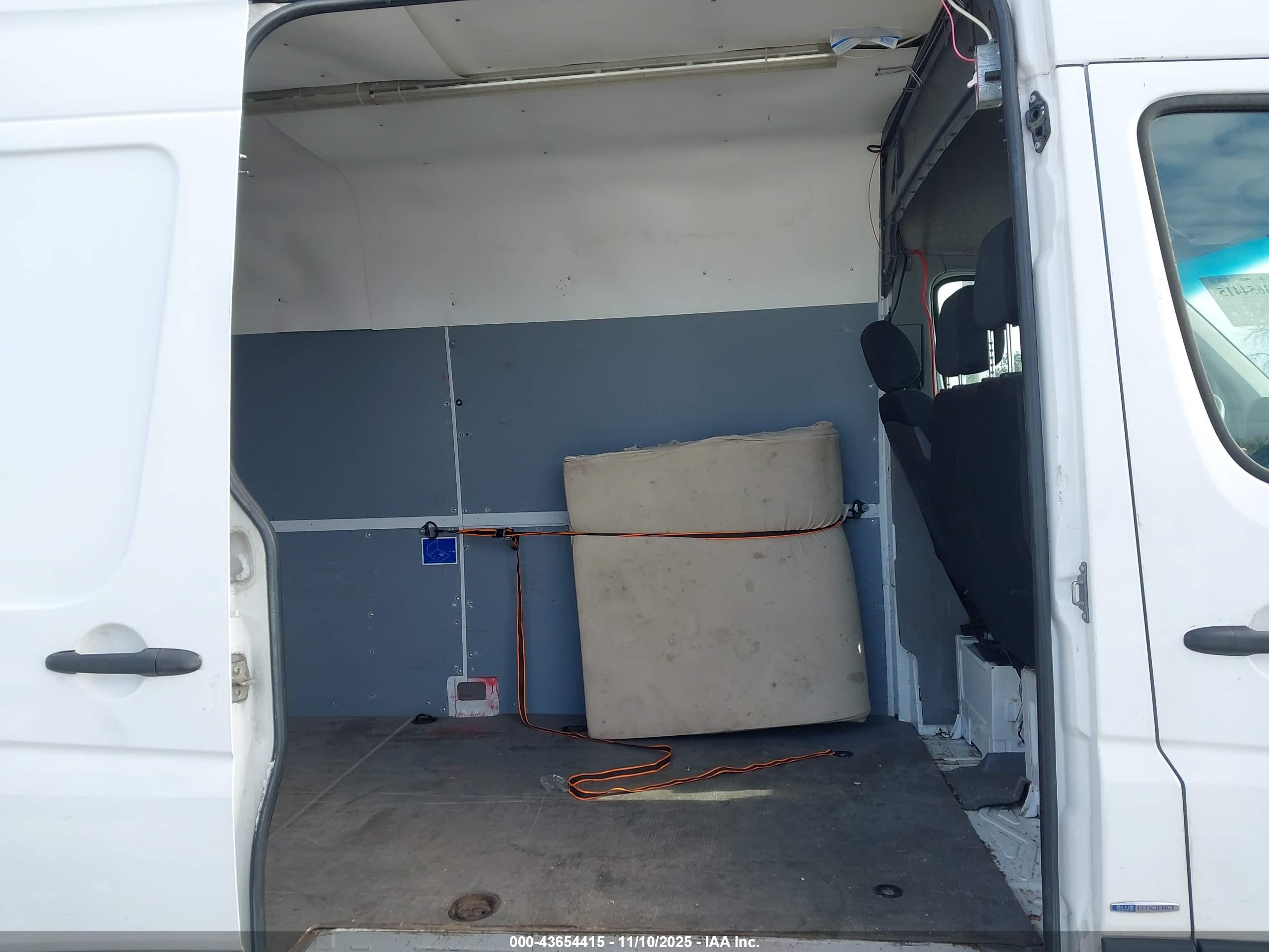 MERCEDES-BENZ SPRINTER image 8