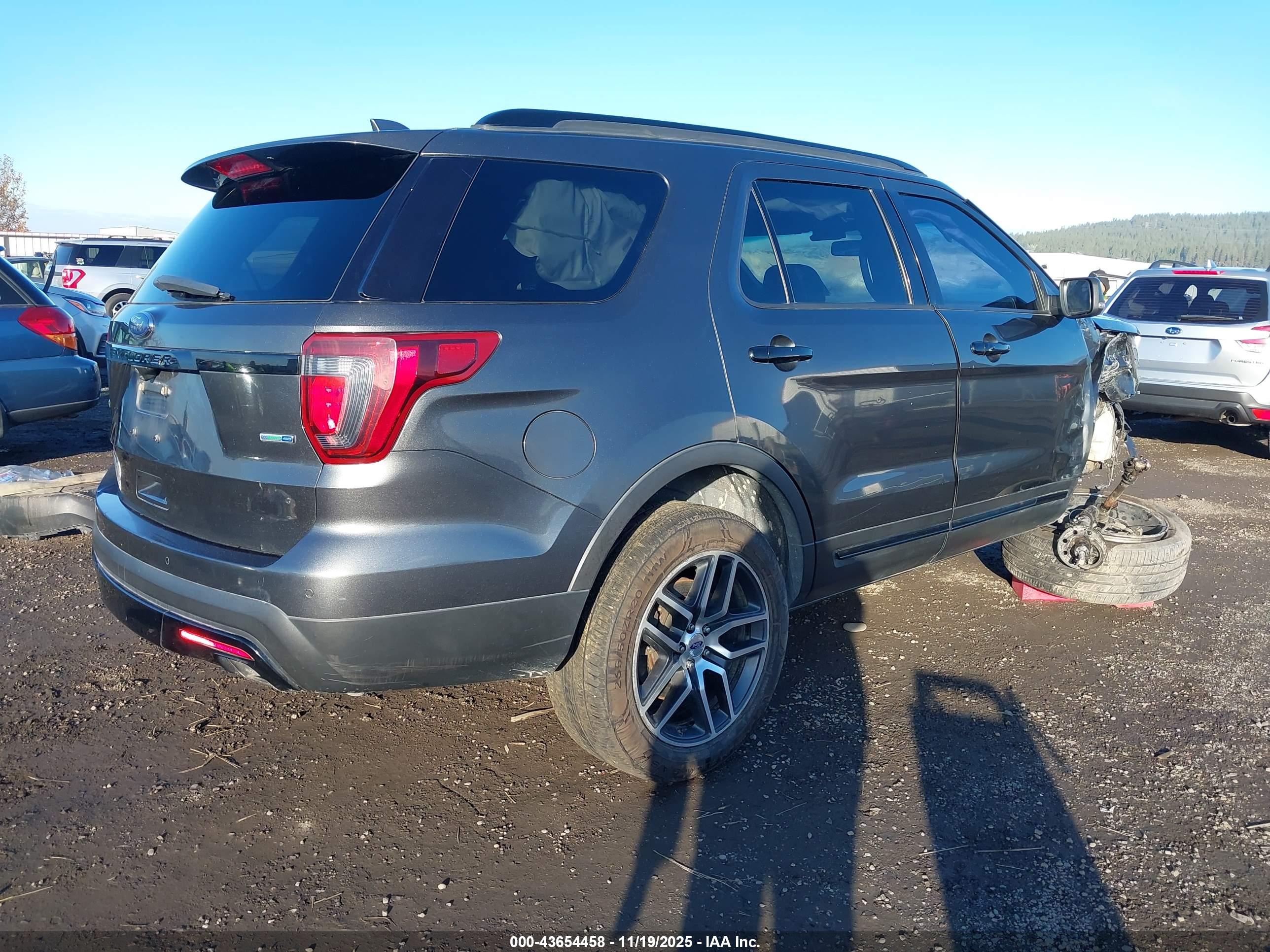 FORD EXPLORER image 4