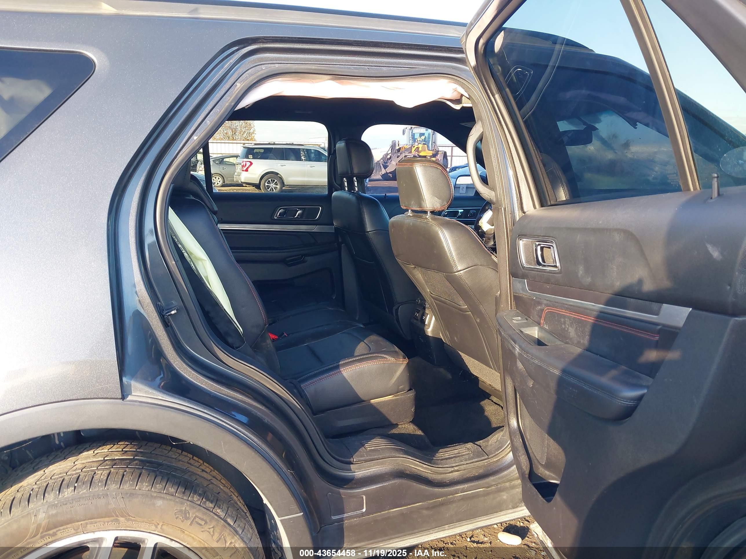 FORD EXPLORER image 8