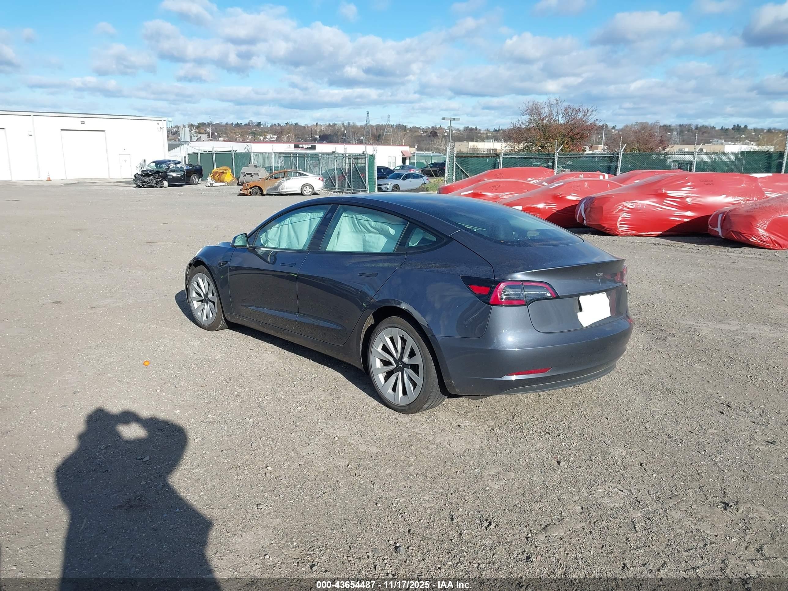 TESLA MODEL image 3