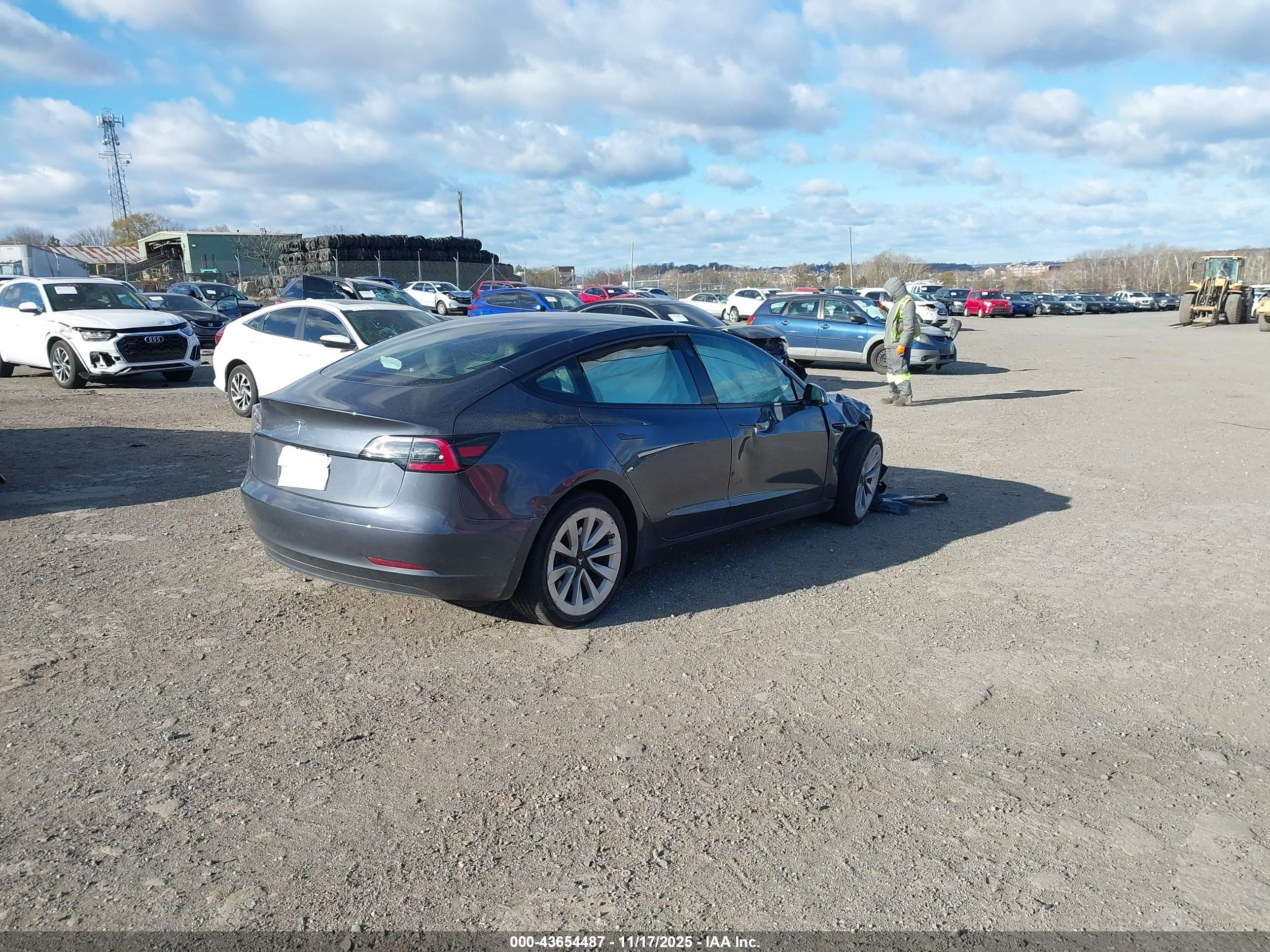 TESLA MODEL image 4
